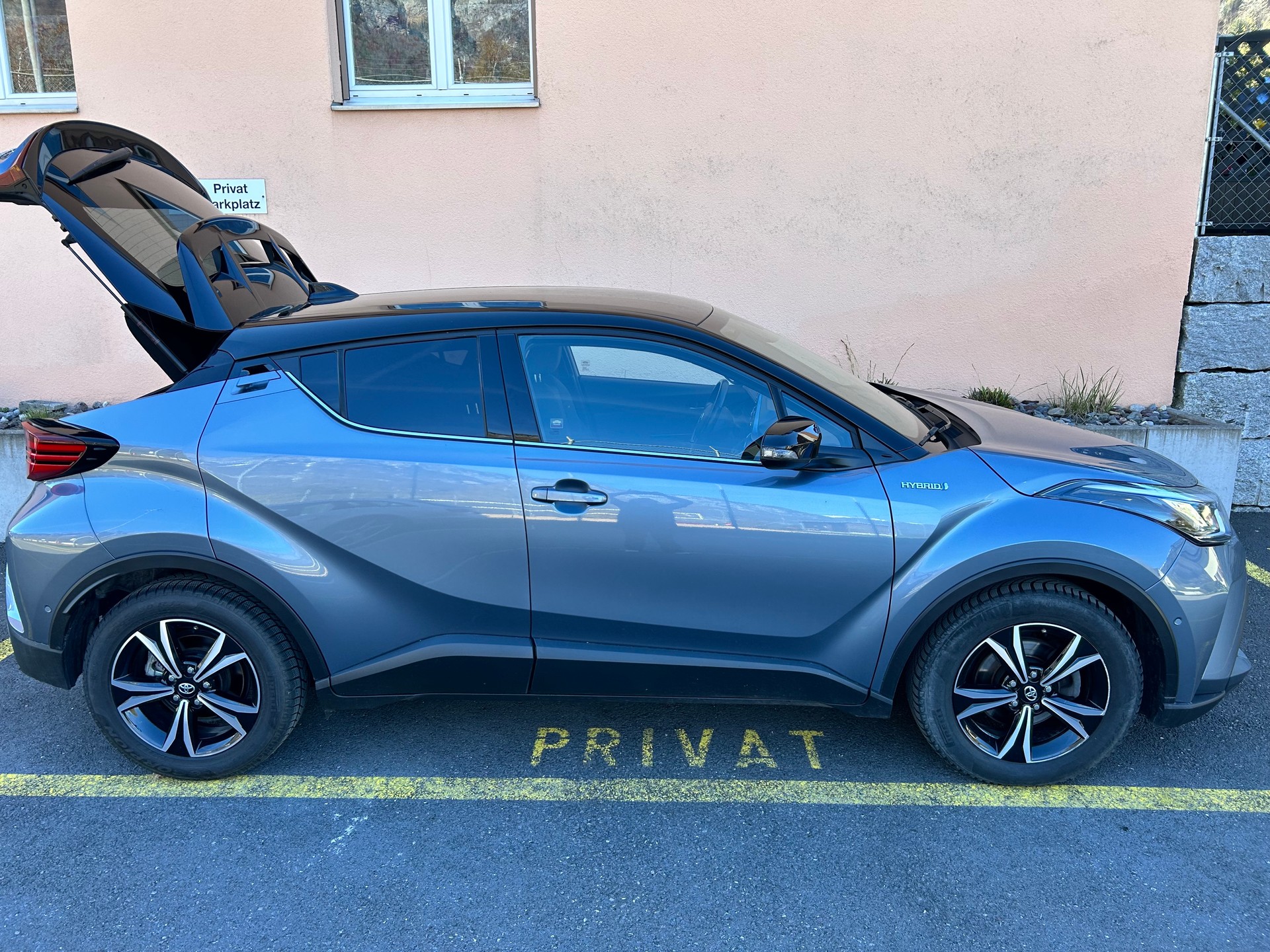 TOYOTA C-HR 2.0 HSD CVT Trend-image-0