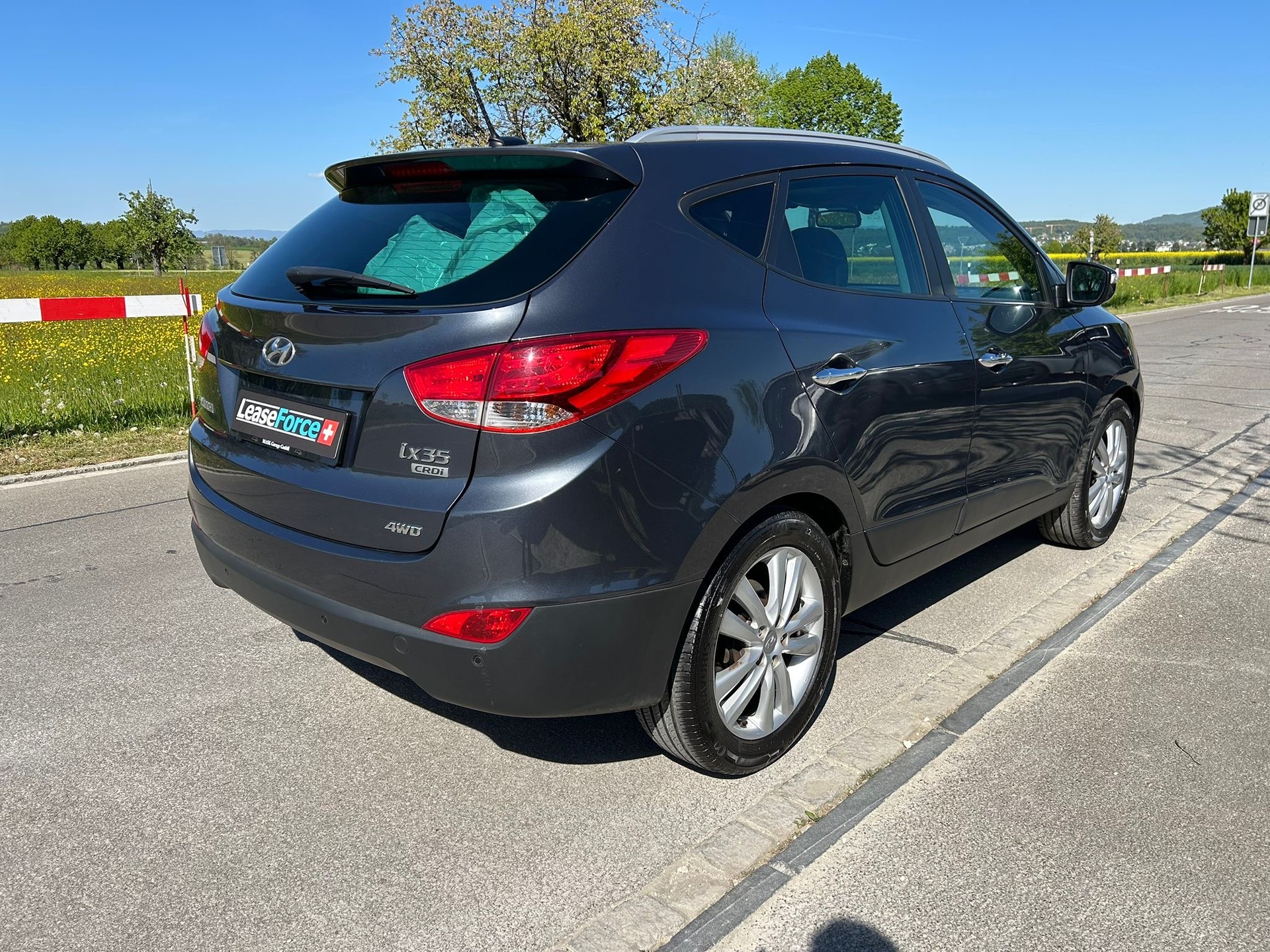 HYUNDAI iX 35 2.0 CRDi Premium 4WD Automatic-image-5