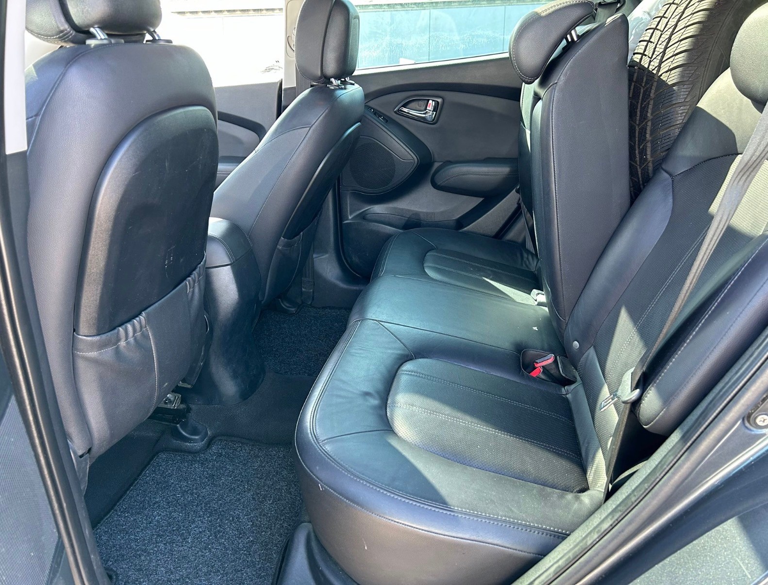 HYUNDAI iX 35 2.0 CRDi Premium 4WD Automatic-image-8