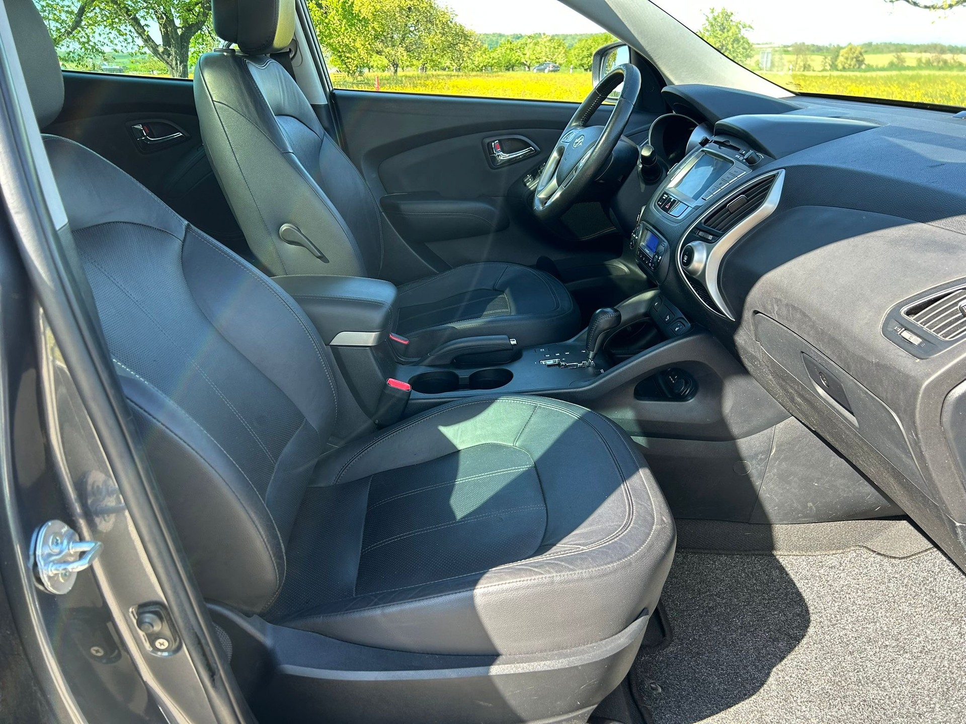 HYUNDAI iX 35 2.0 CRDi Premium 4WD Automatic-image-9