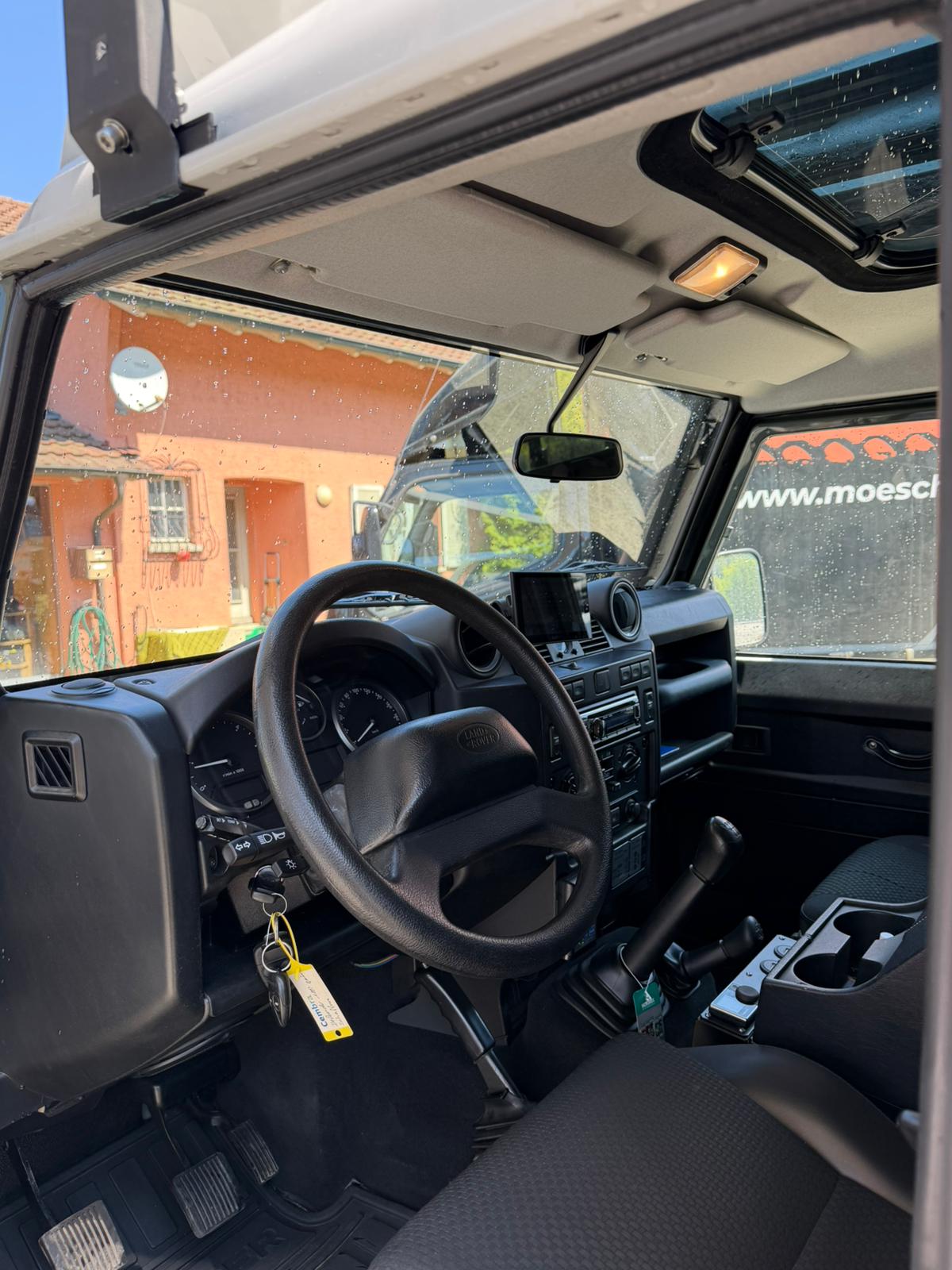 LAND ROVER Defender 110 2.4 Td4 Station Wagon-image-9