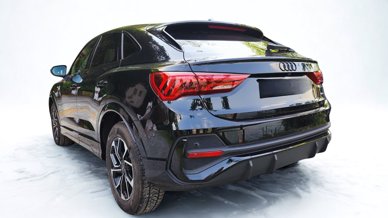 AUDI Q3 Sportback 40 TDI S line quattro-image-3