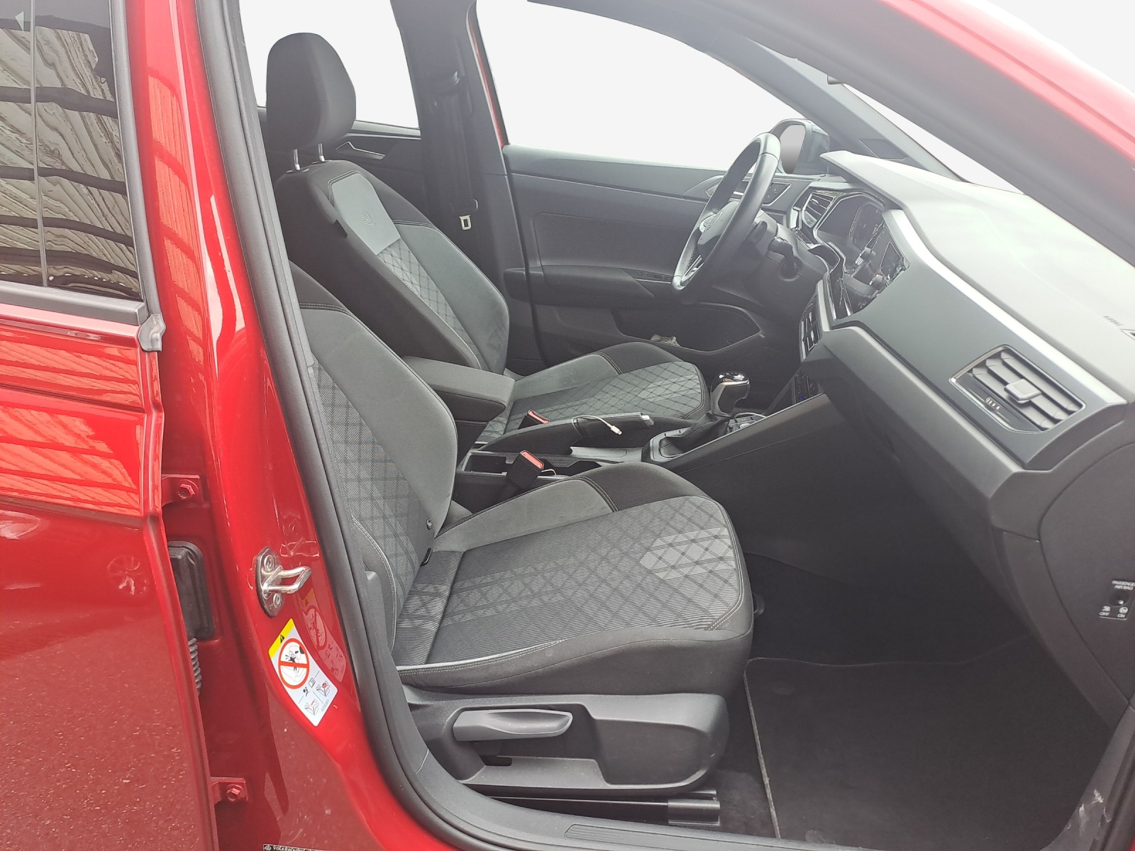 VW Taigo 1.0 TSI R-Line DSG-image-11