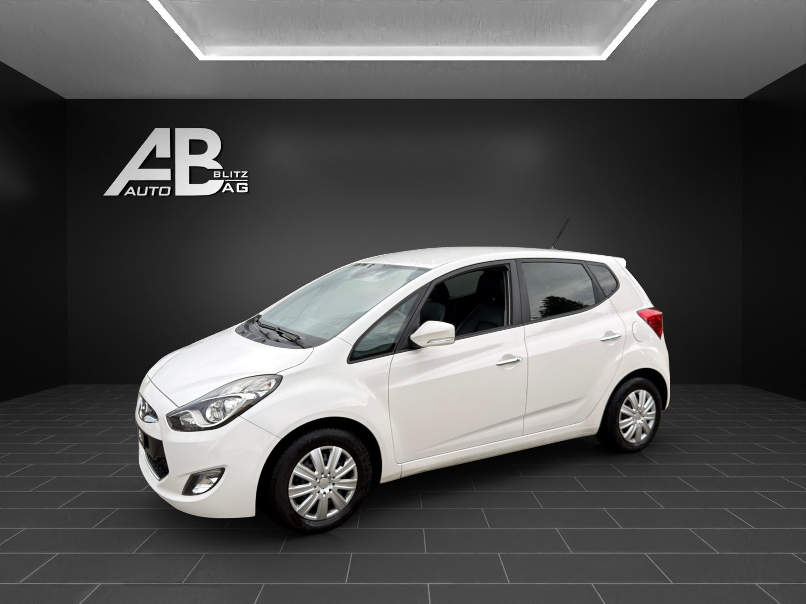 HYUNDAI iX20 1.6 Premium Automatic-image-1