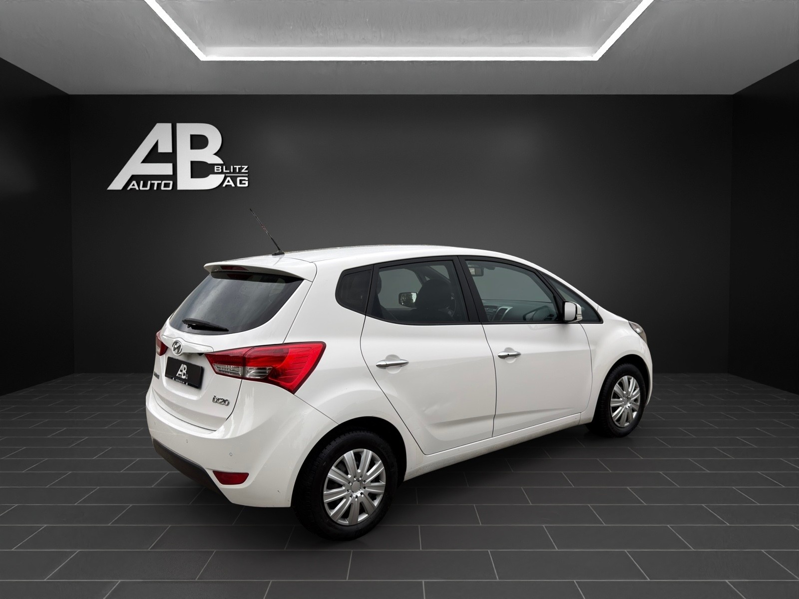 HYUNDAI iX20 1.6 Premium Automatic-image-4