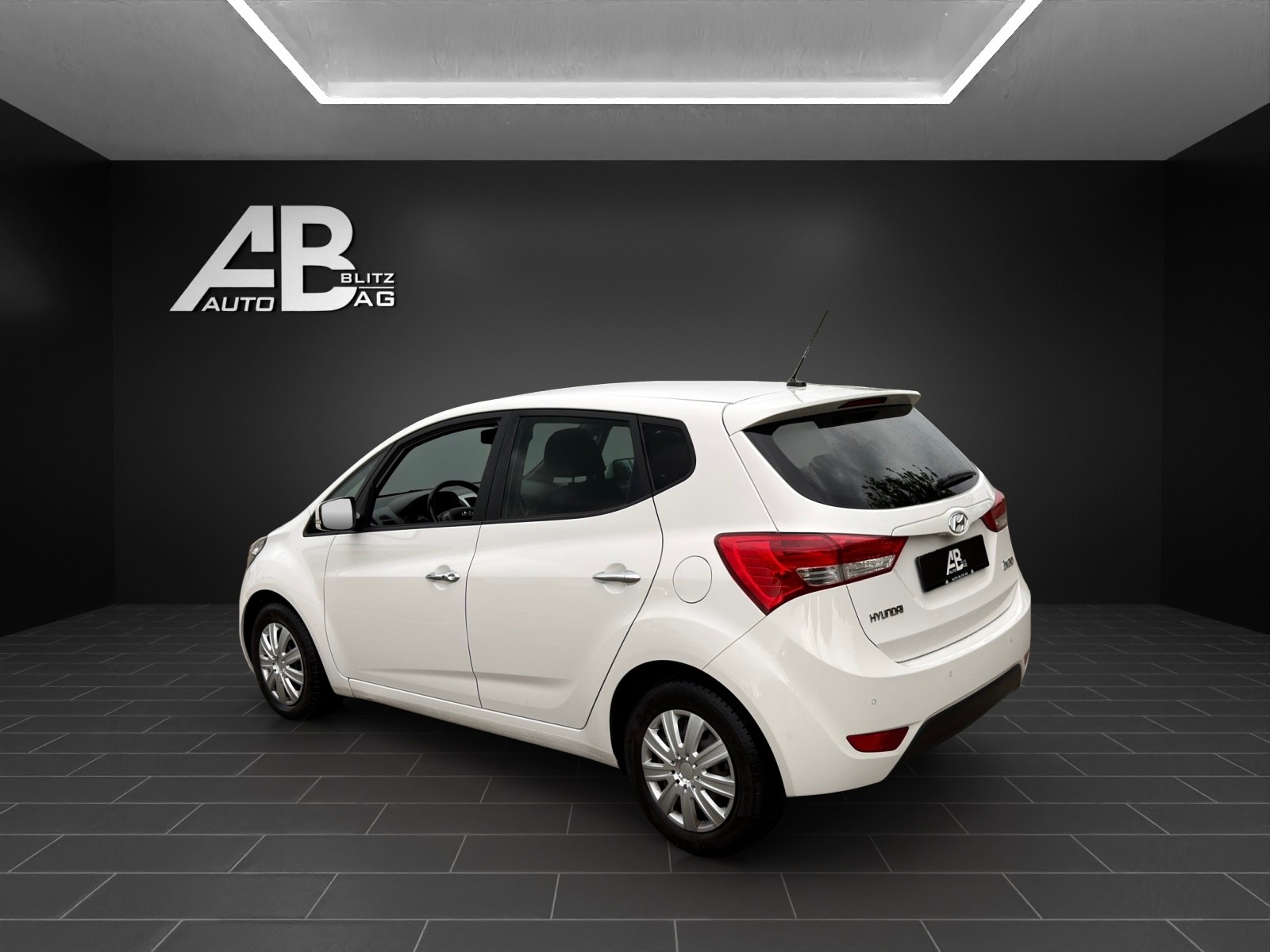 HYUNDAI iX20 1.6 Premium Automatic-image-2
