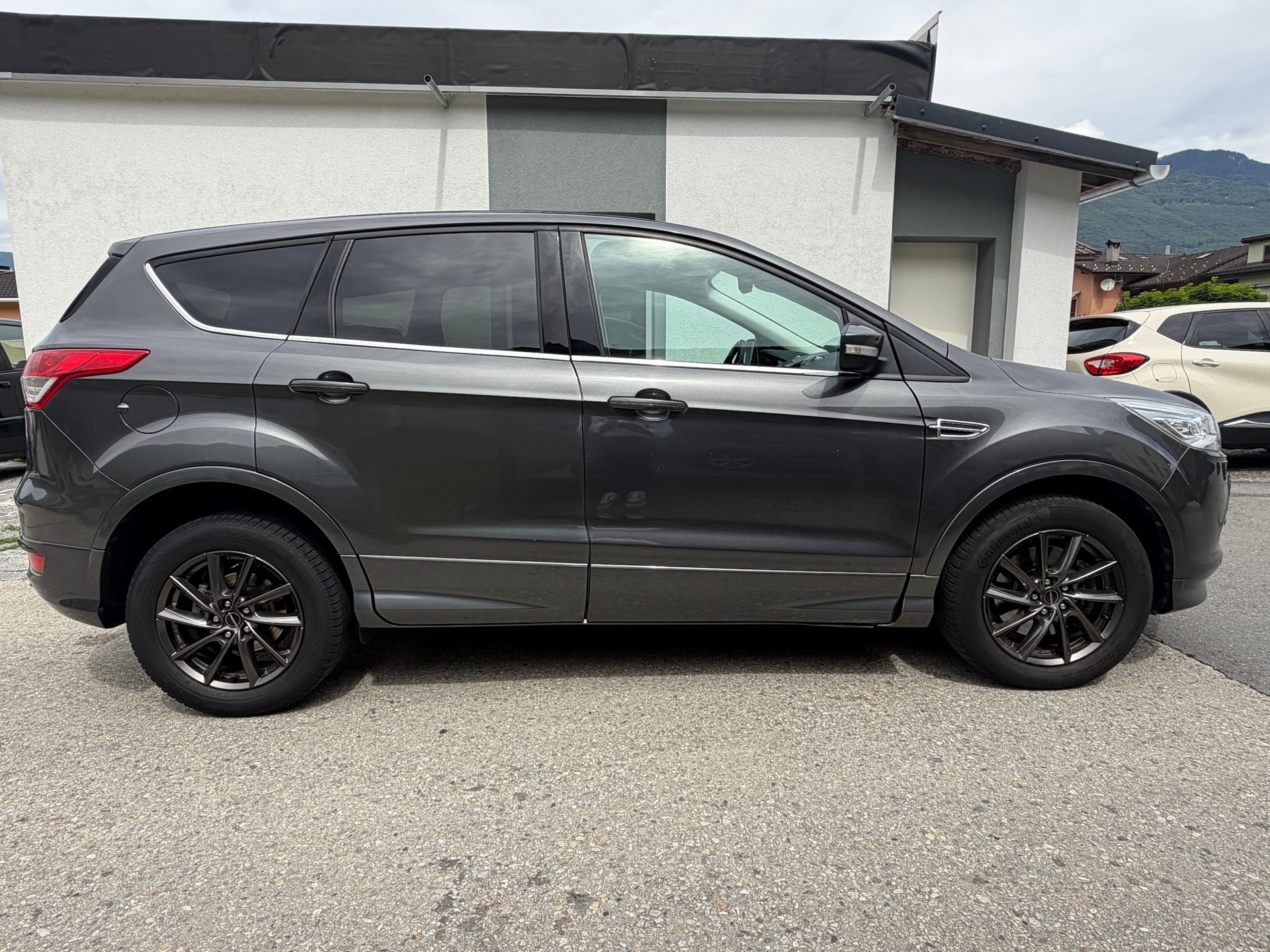 FORD Kuga 2.0 TDCi Carving 4WD-image-9