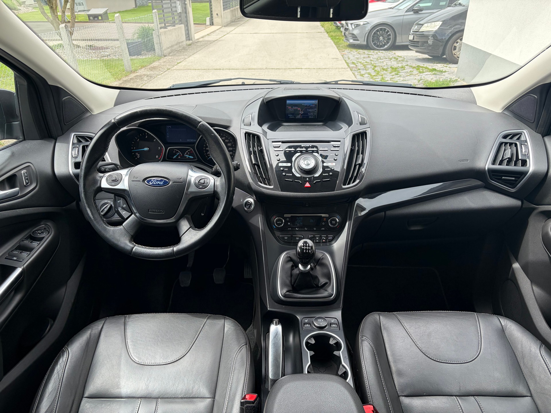 FORD Kuga 2.0 TDCi Carving 4WD-image-4