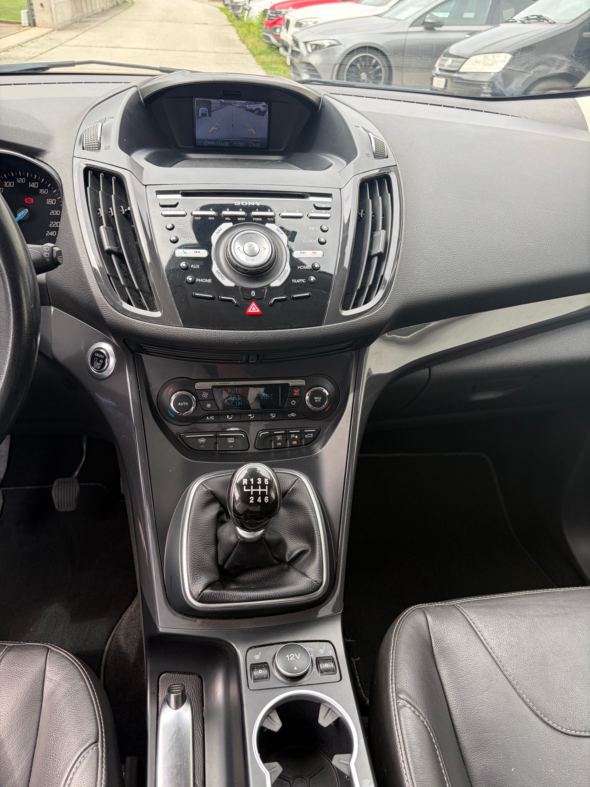 FORD Kuga 2.0 TDCi Carving 4WD-image-6