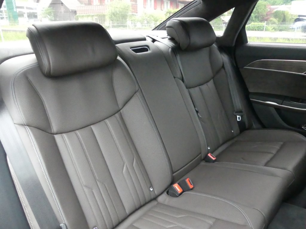 AUDI A8 50 TDI quattro tiptronic-image-12