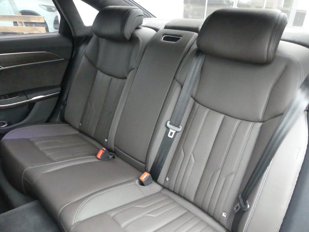 AUDI A8 50 TDI quattro tiptronic-image-11