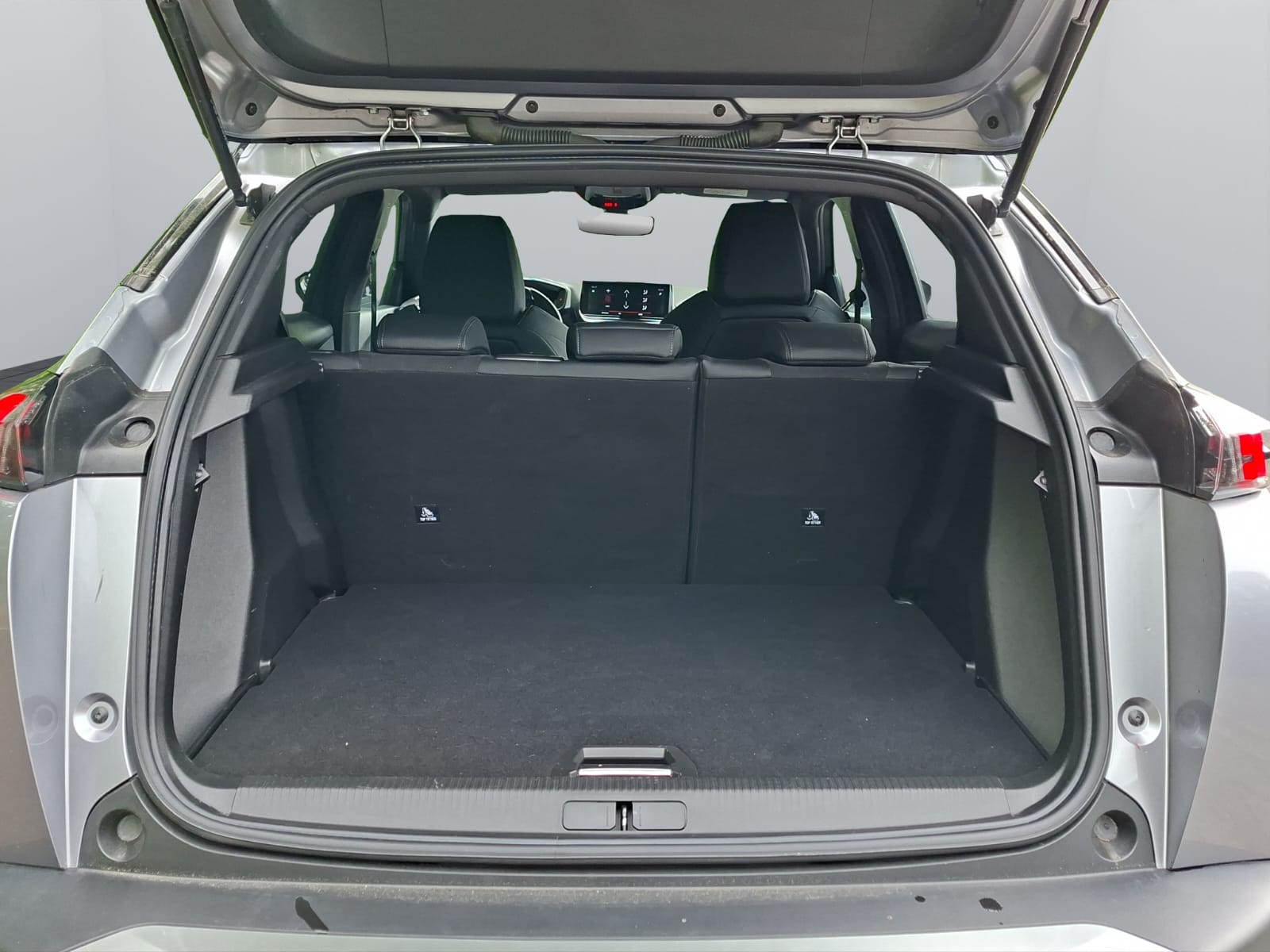 PEUGEOT 2008 1.2 PureTech GT EAT8-image-6