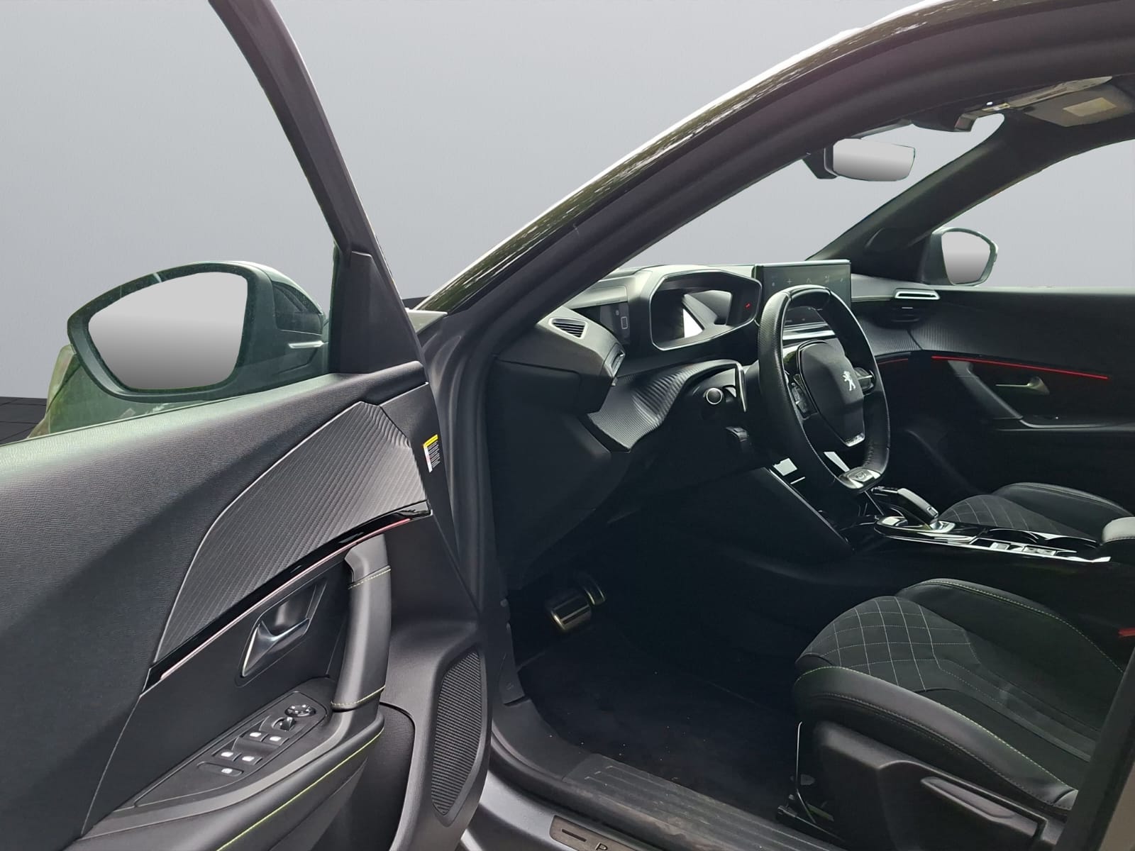 PEUGEOT 2008 1.2 PureTech GT EAT8-image-11
