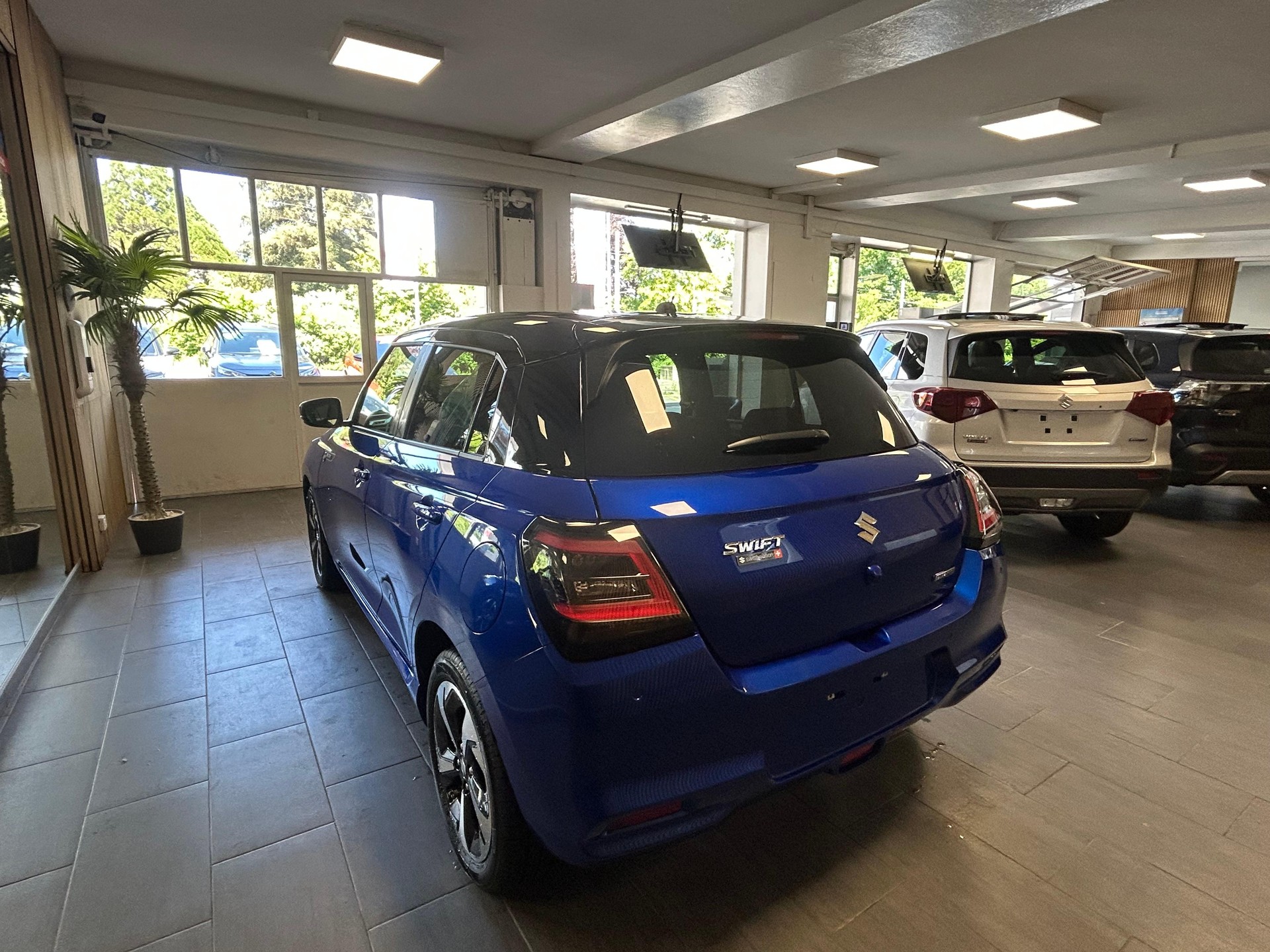 SUZUKI Swift 1.2 Sakura Top Hybrid-image-6