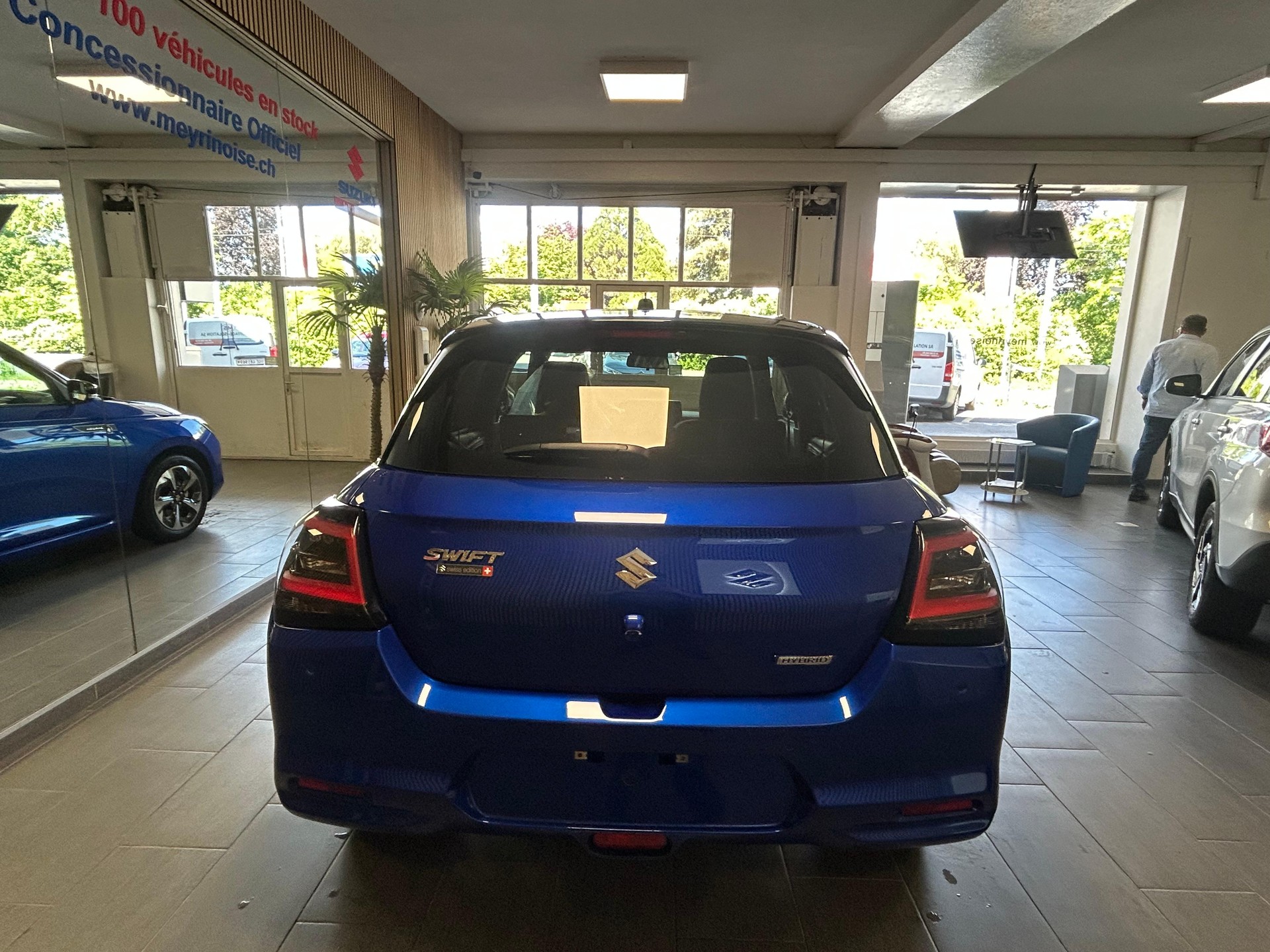 SUZUKI Swift 1.2 Sakura Top Hybrid-image-5