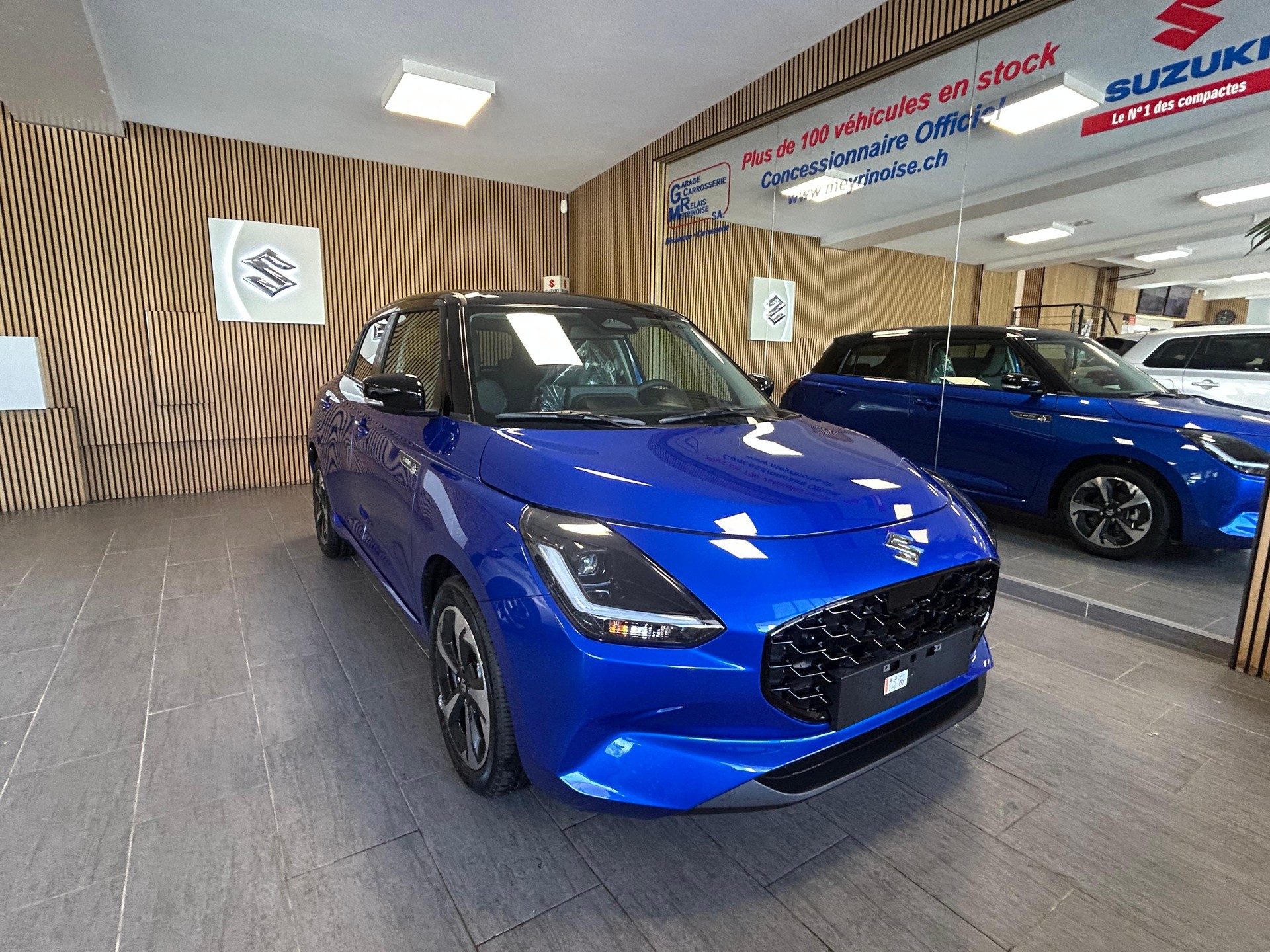 SUZUKI Swift 1.2 Sakura Top Hybrid-image-1