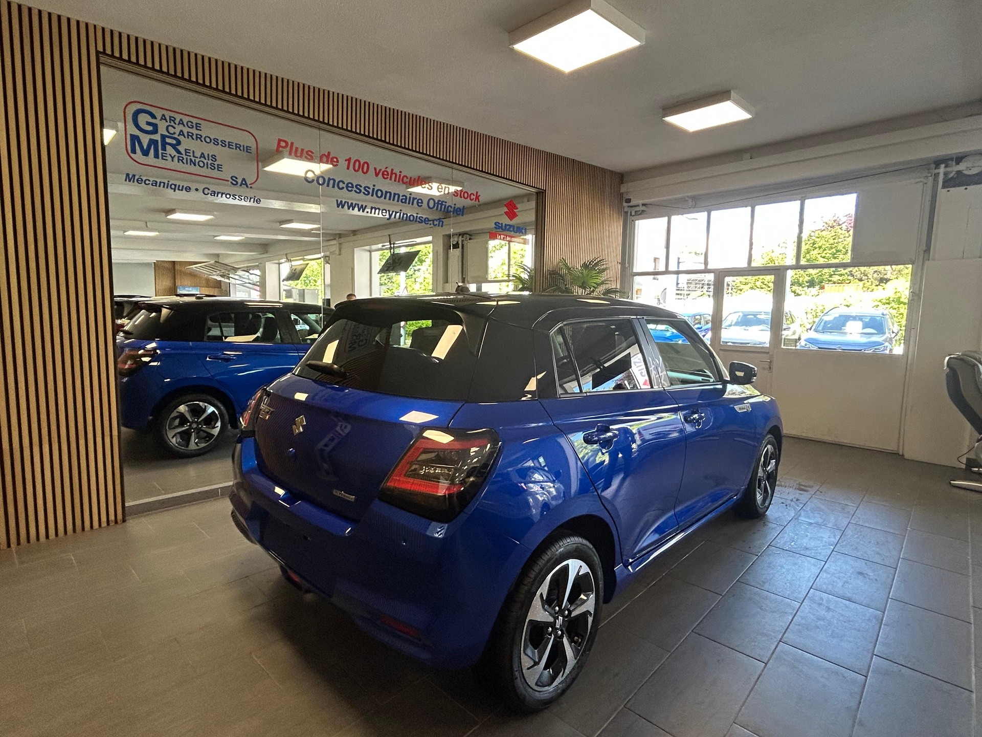 SUZUKI Swift 1.2 Sakura Top Hybrid-image-4