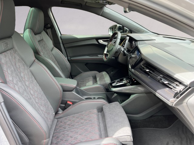 AUDI Q4 e-tron 45 Edition Swiss Ski quattro-image-16