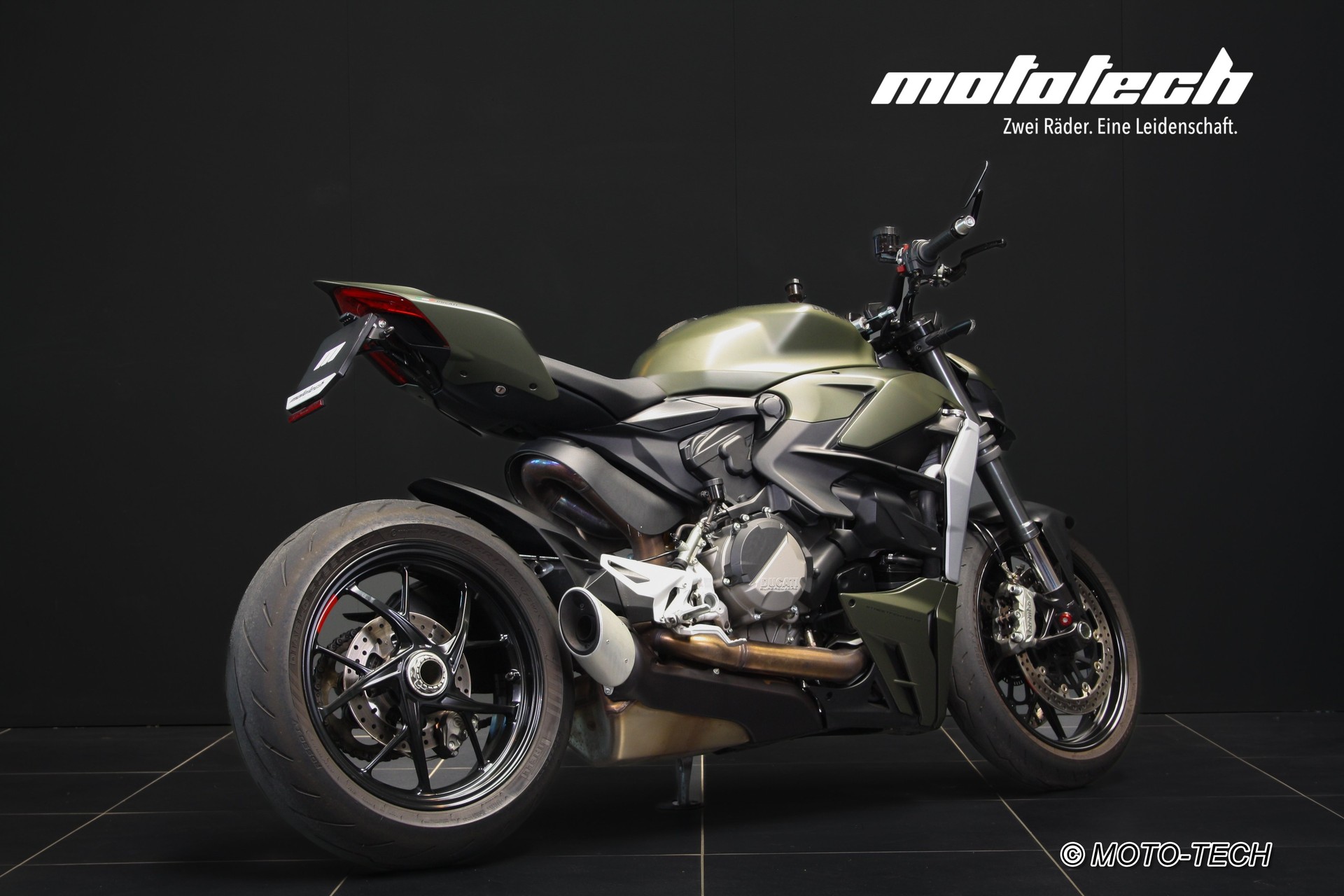DUCATI Streetfighter V2-showroom-element-2
