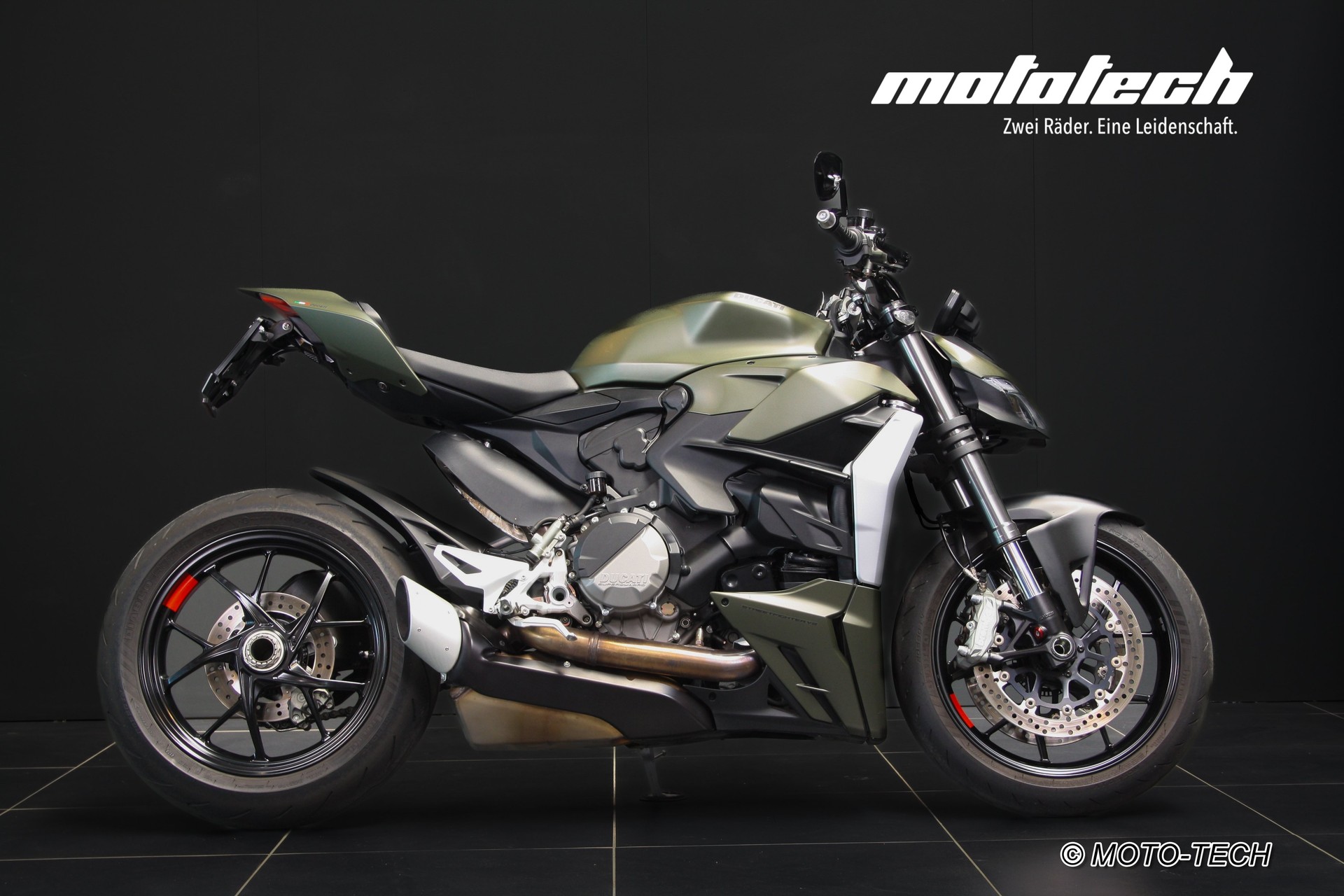 DUCATI Streetfighter V2-showroom-element-1