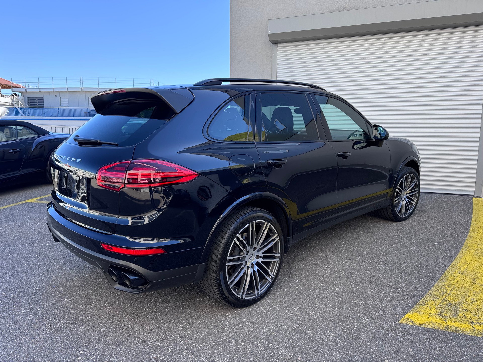 PORSCHE Cayenne S Diesel-showroom-element-2