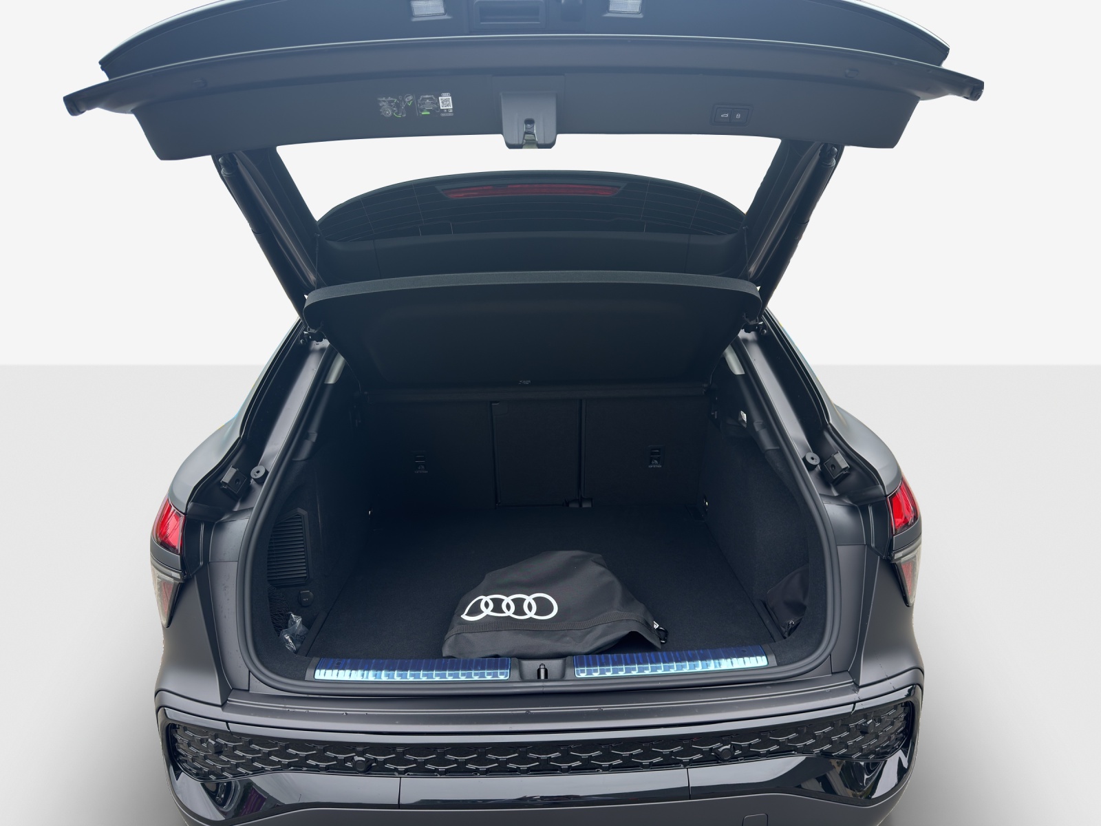 AUDI Q3 Sportback e-hybrid 200 kW S tronig-image-12