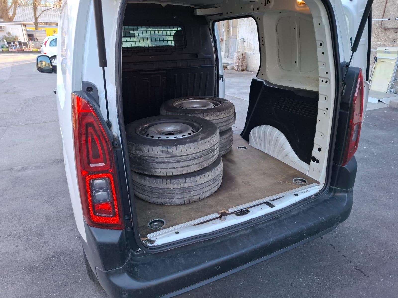 OPEL Combo Life 1.5 Essentia-image-3