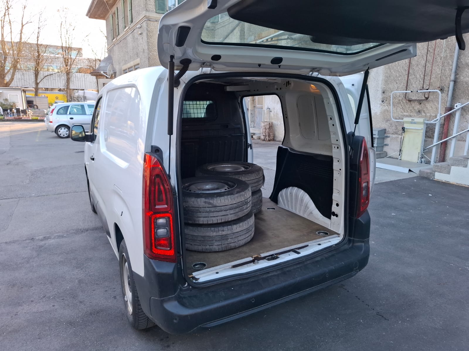OPEL Combo Life 1.5 Essentia-image-4