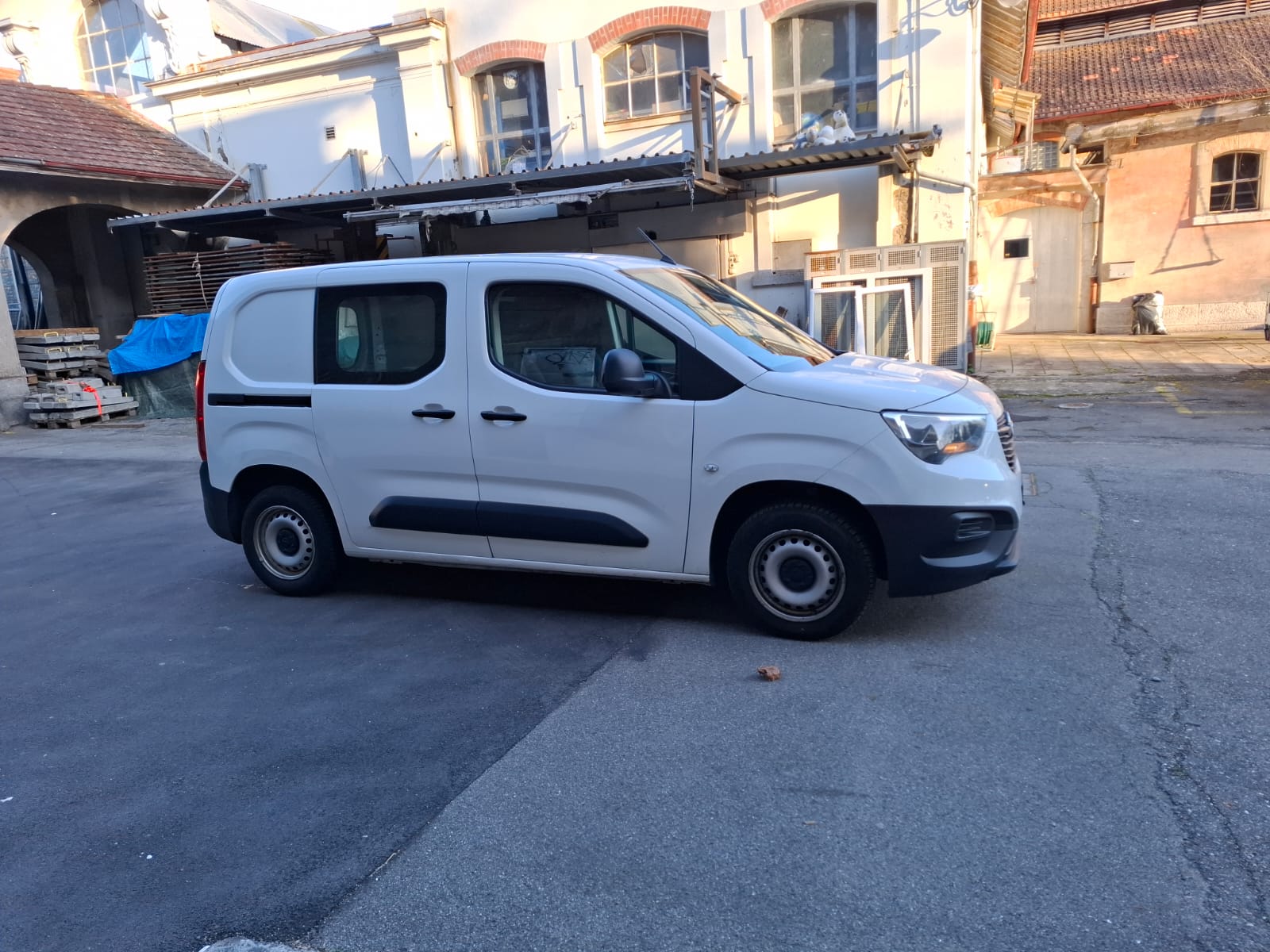 OPEL Combo Life 1.5 Essentia-image-1