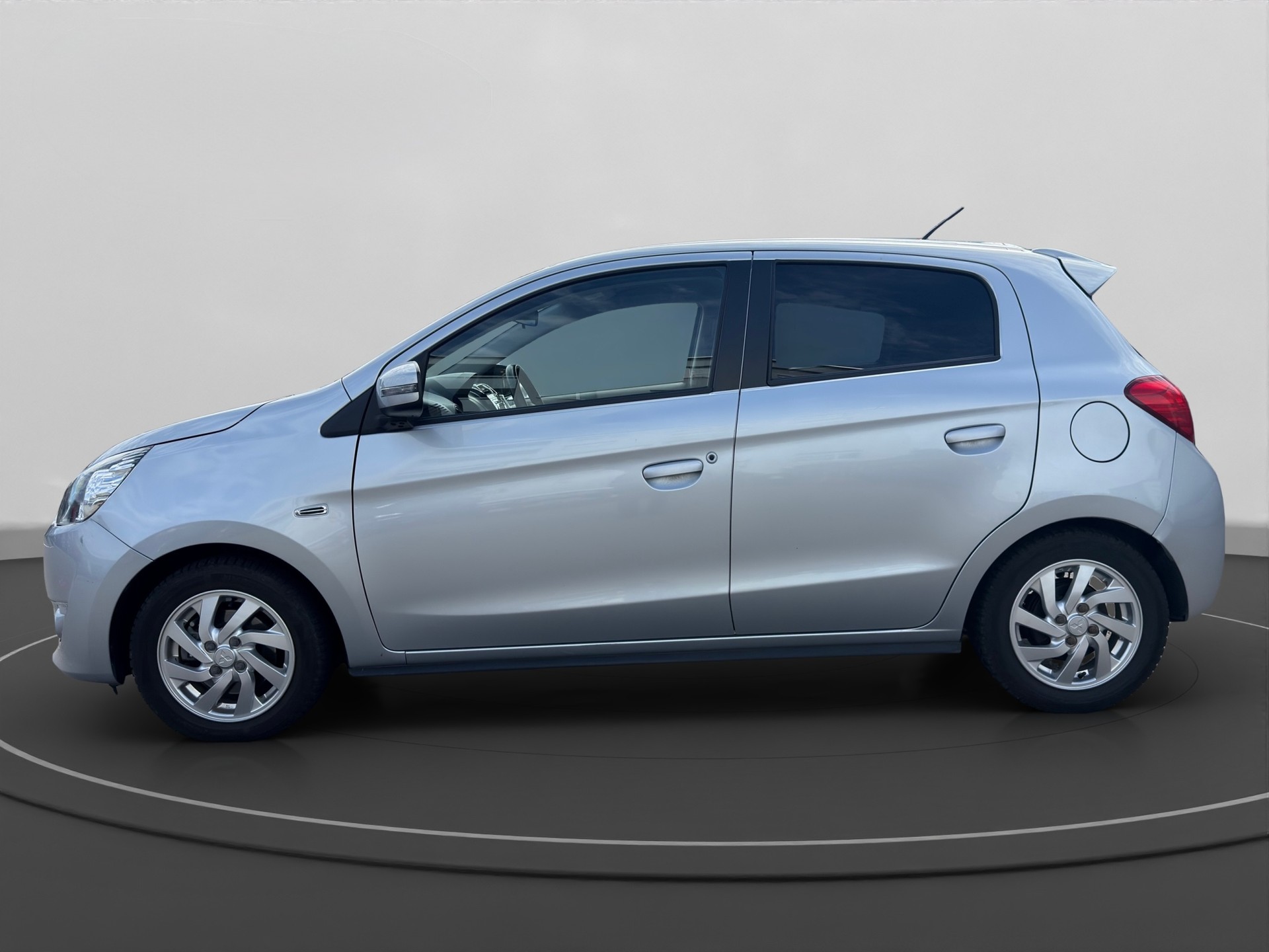 MITSUBISHI Space Star 1.2 Celebration 300K CVT-image-1