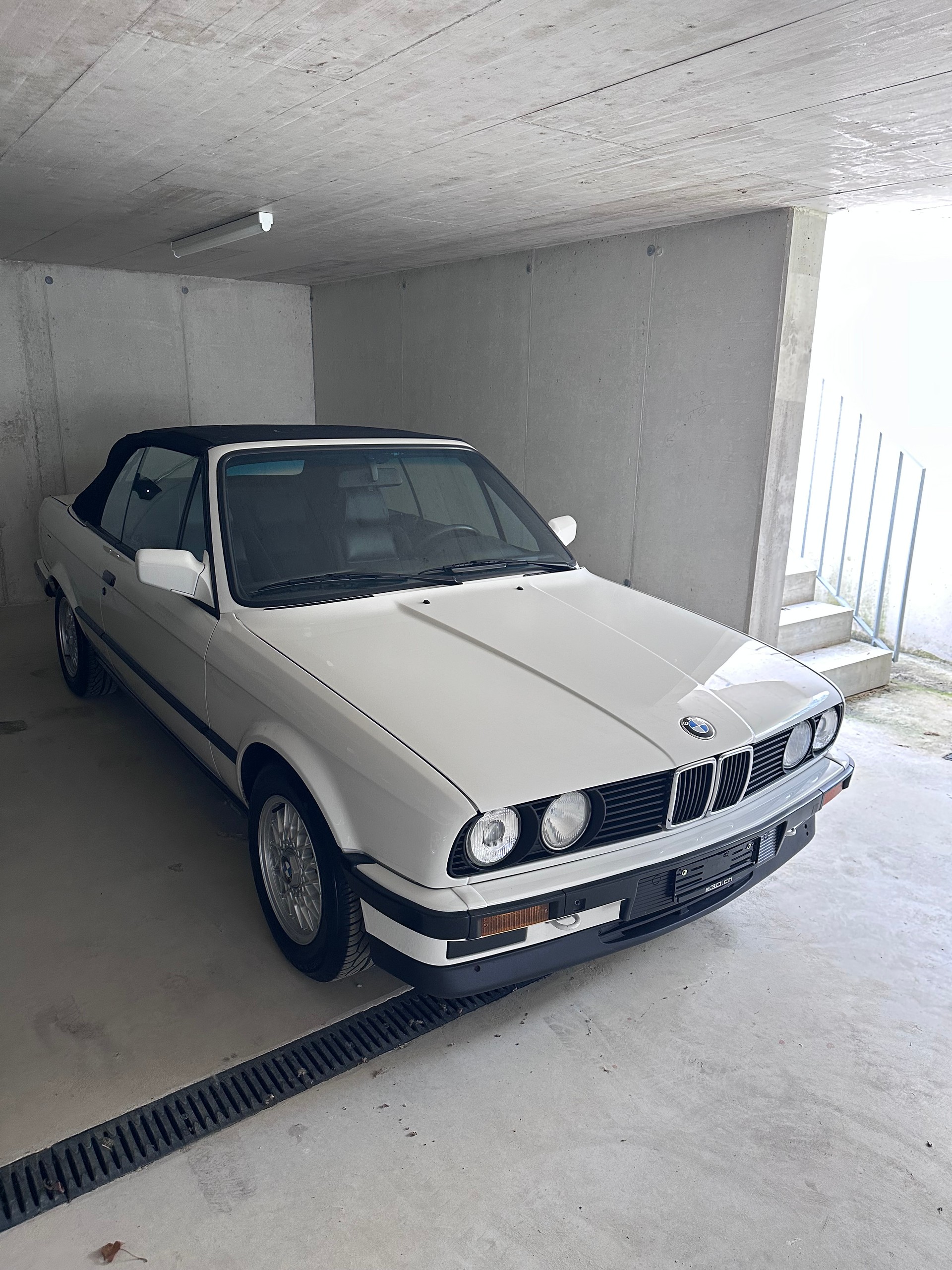 BMW 325i ABS-image-0