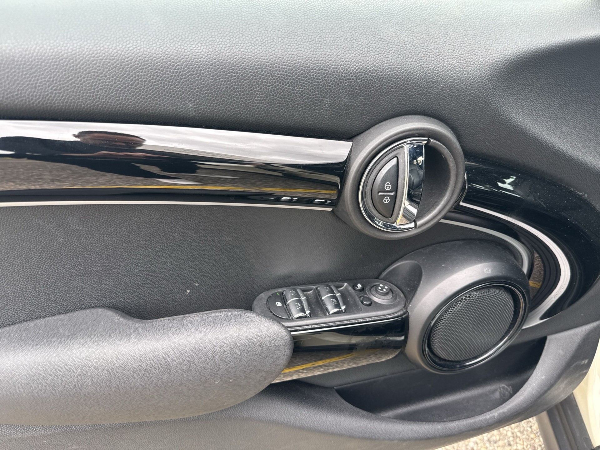 MINI Cooper Steptronic DKG-image-16