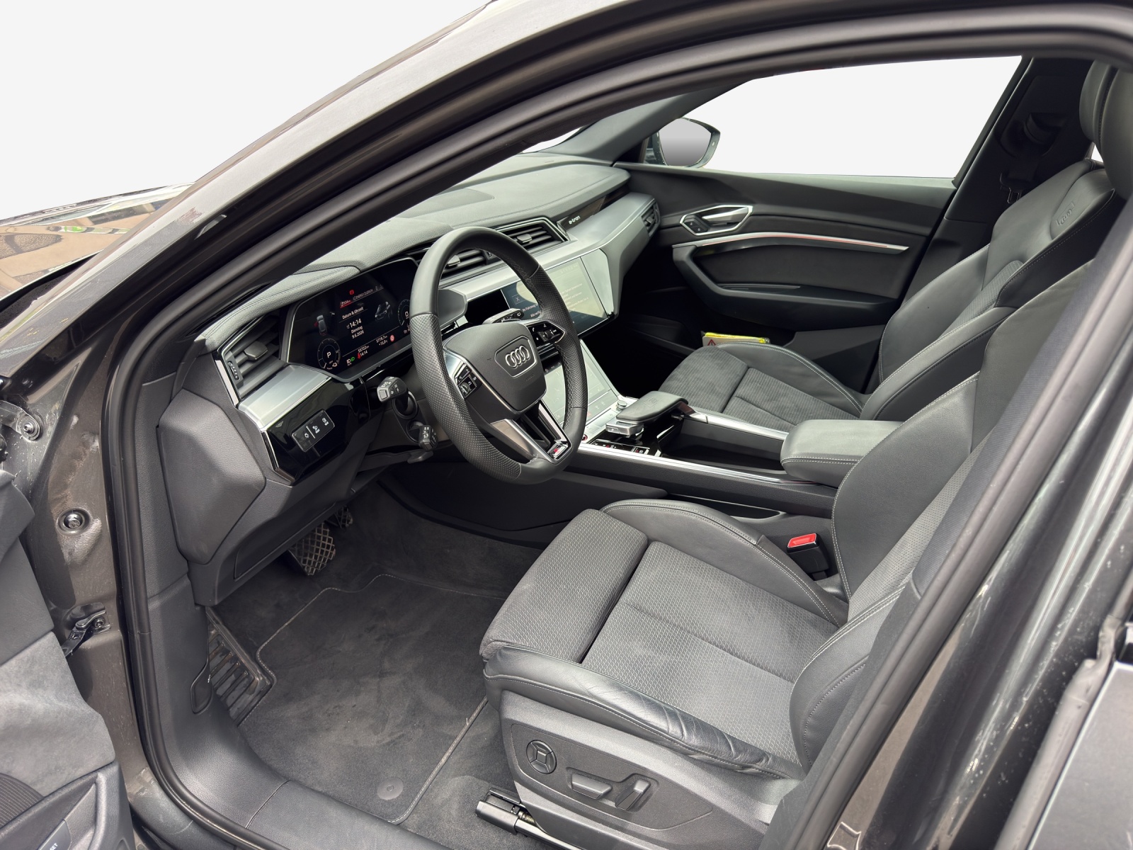 AUDI e-tron S quattro-image-8