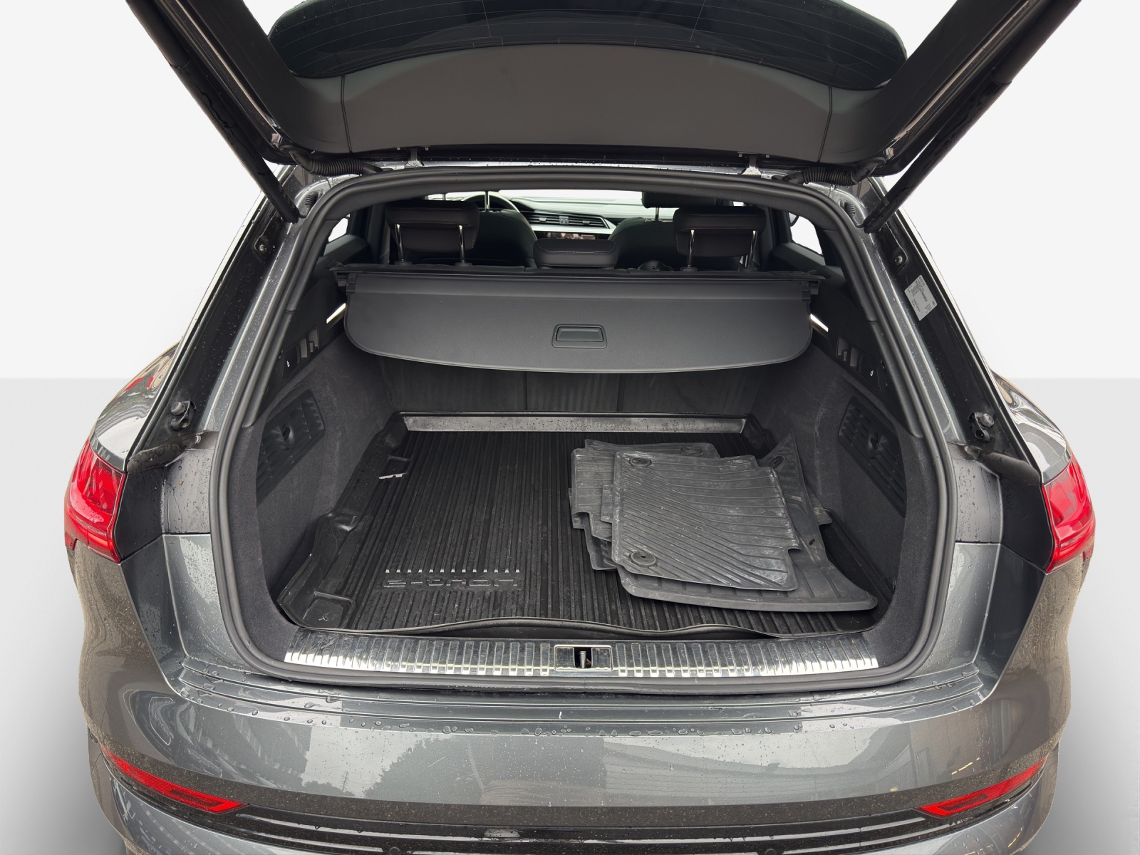 AUDI e-tron S quattro-image-13