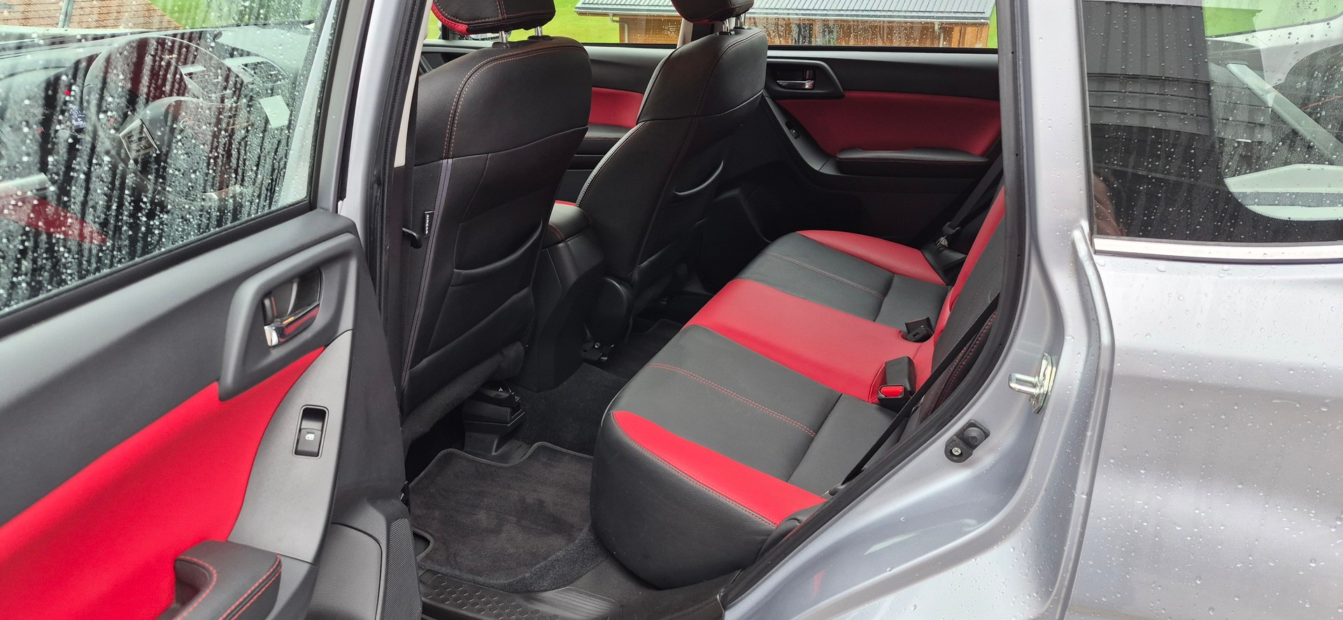 SUBARU Forester 2.0i Swiss-image-9