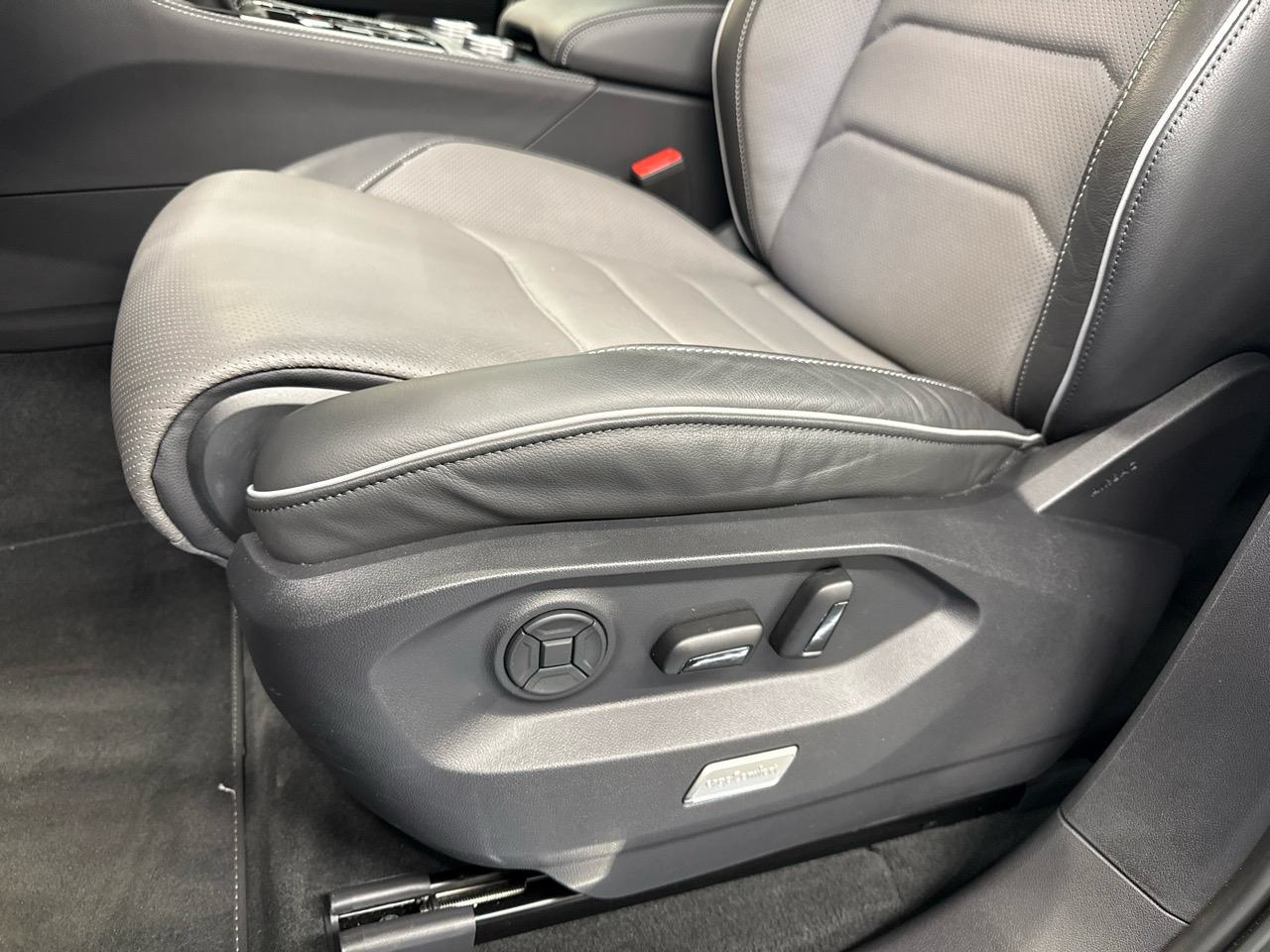 VW Touareg 3.0 TDI R-Line Black Edition-image-4