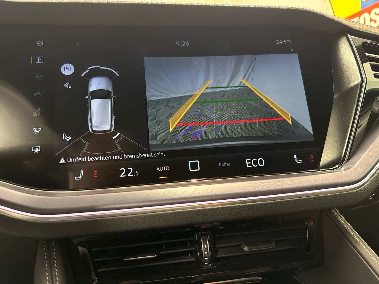 VW Touareg 3.0 TDI R-Line Black Edition-image-11