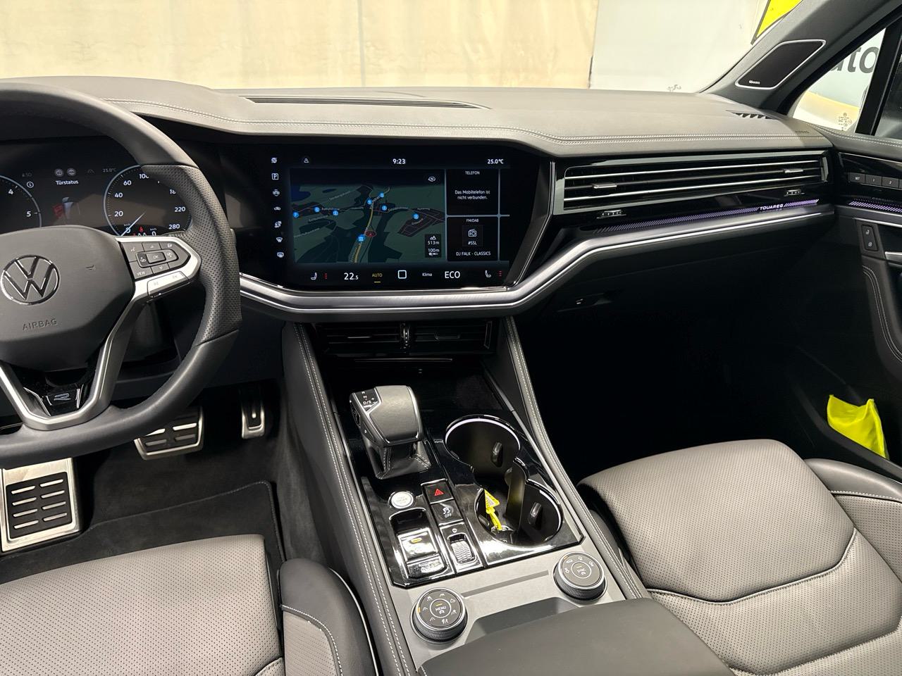 VW Touareg 3.0 TDI R-Line Black Edition-image-7