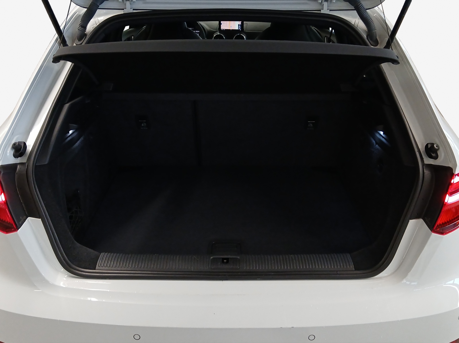 AUDI RS3 Sportback 2.5 TSI quattro S-tronic-image-12