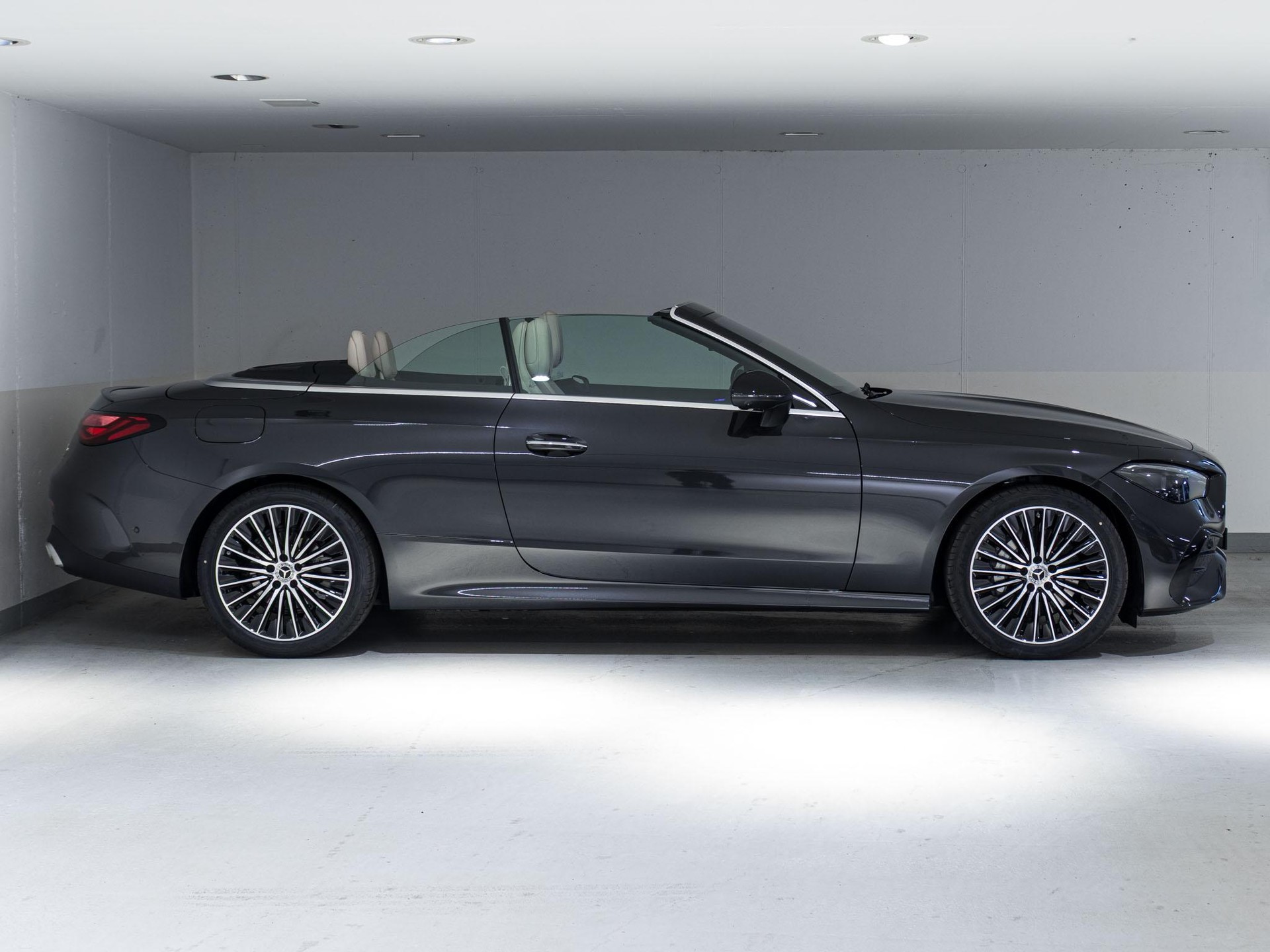 MERCEDES-BENZ CLE 200 4MATIC Cabriolet-image-1