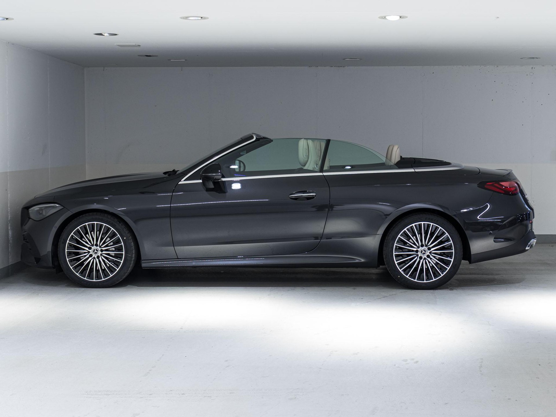 MERCEDES-BENZ CLE 200 4MATIC Cabriolet-image-3