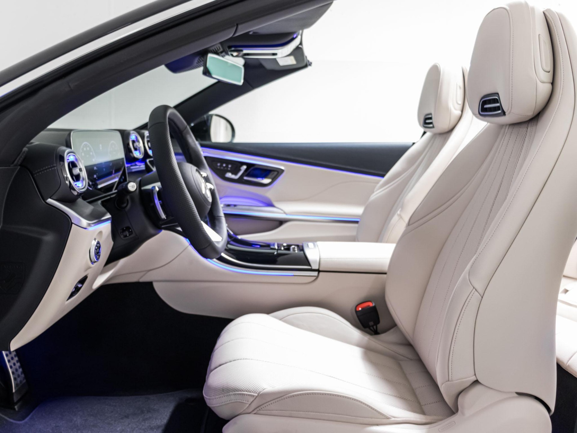 MERCEDES-BENZ CLE 200 4MATIC Cabriolet-image-6