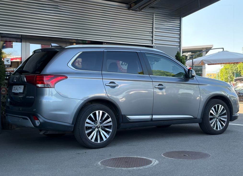 MITSUBISHI Outlander 2.0 Value 4WD CVT-showroom-element-2