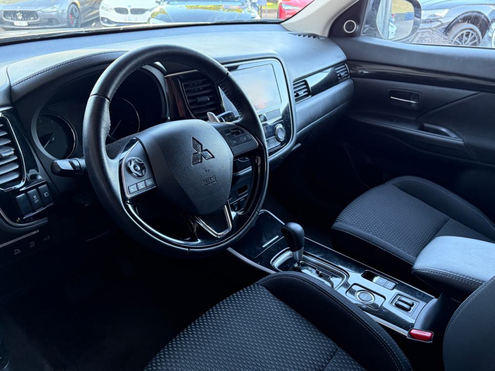 MITSUBISHI Outlander 2.0 Value 4WD CVT-showroom-element-3