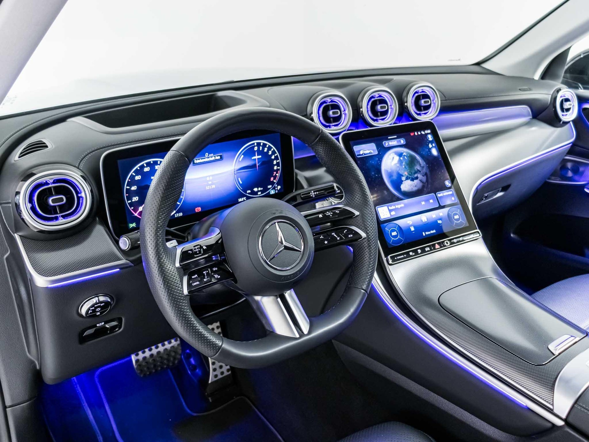 MERCEDES-BENZ GLC 300 e 4MATIC-image-9