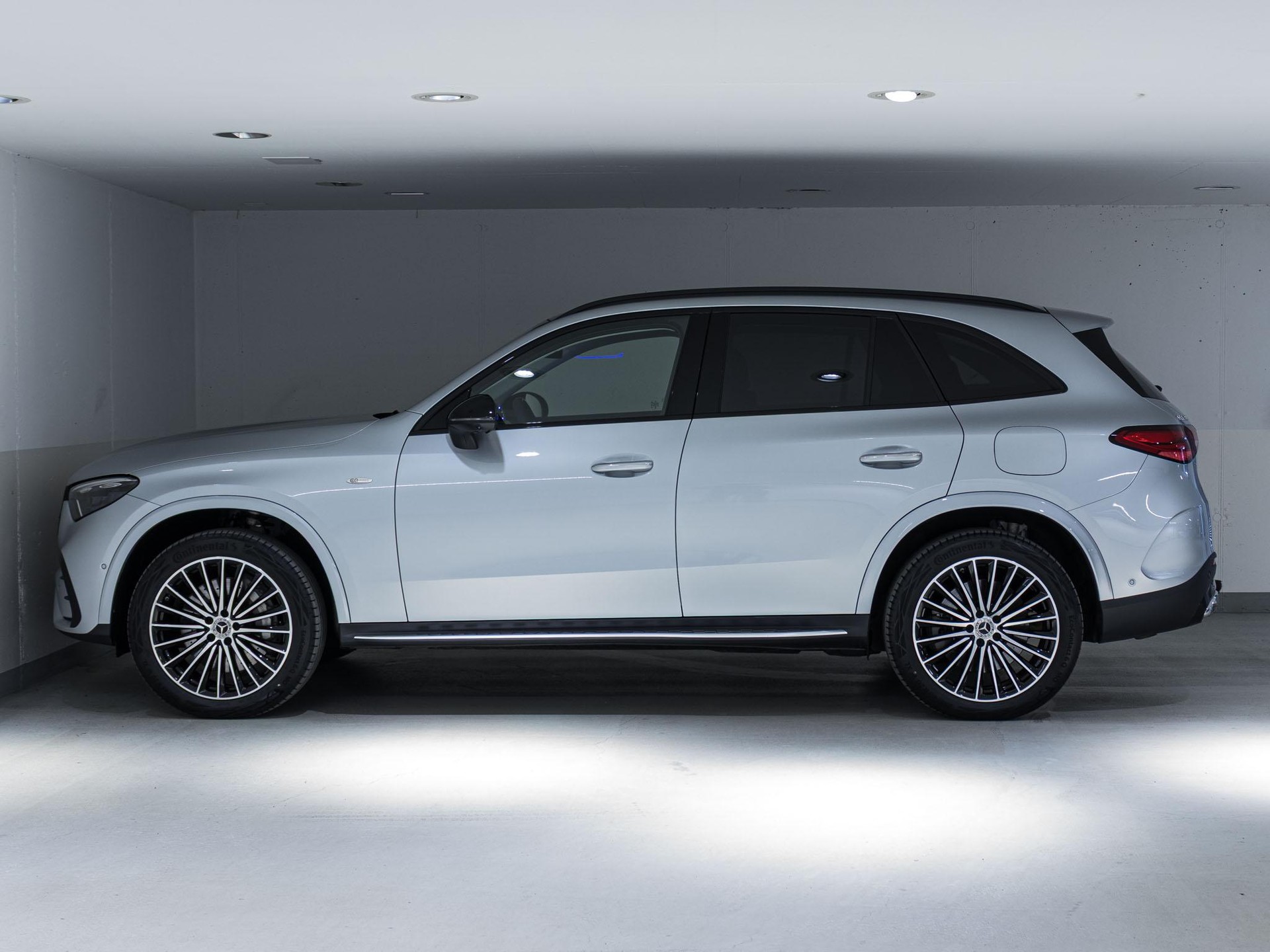 MERCEDES-BENZ GLC 300 e 4MATIC-image-4