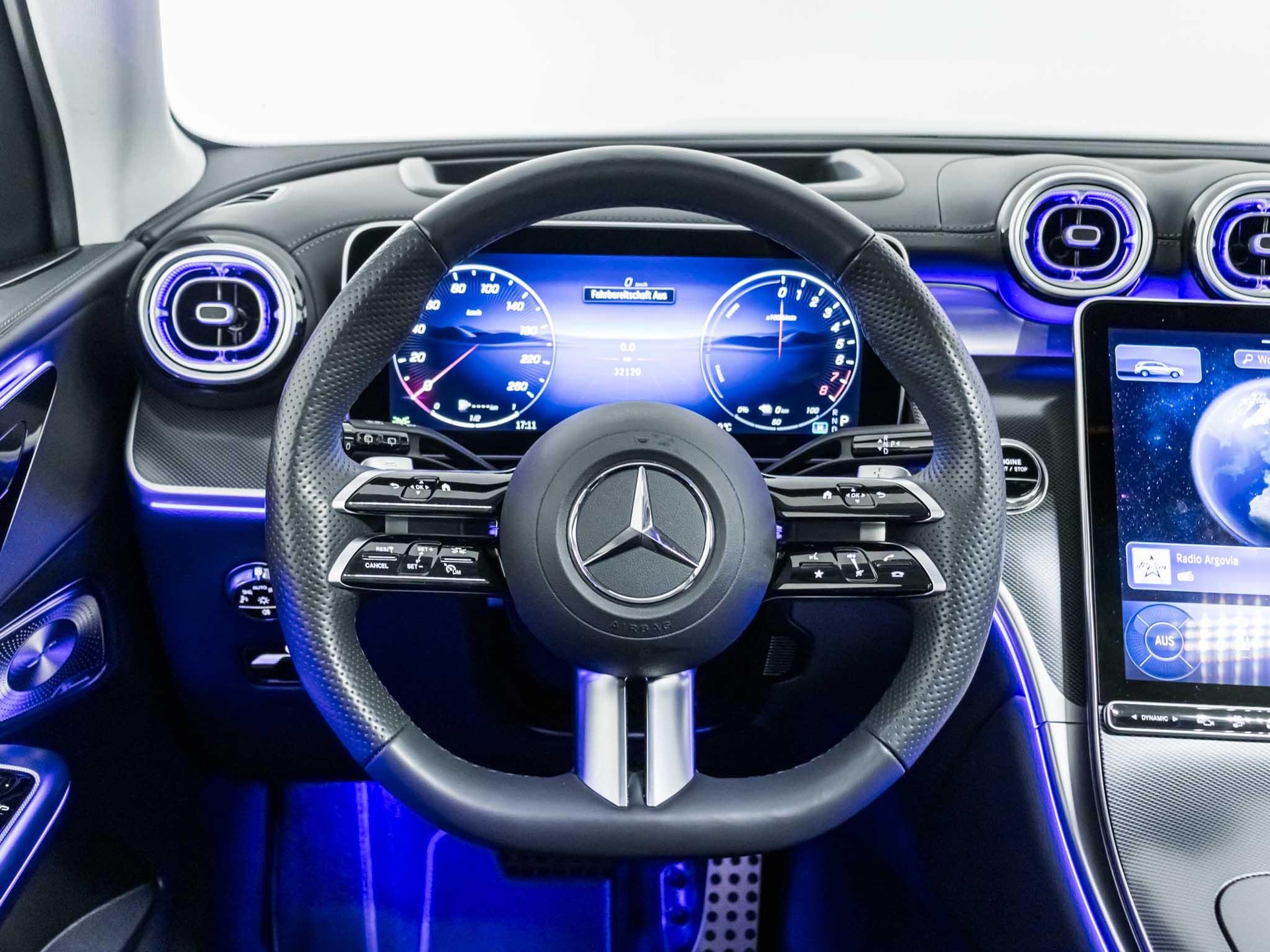 MERCEDES-BENZ GLC 300 e 4MATIC-image-10