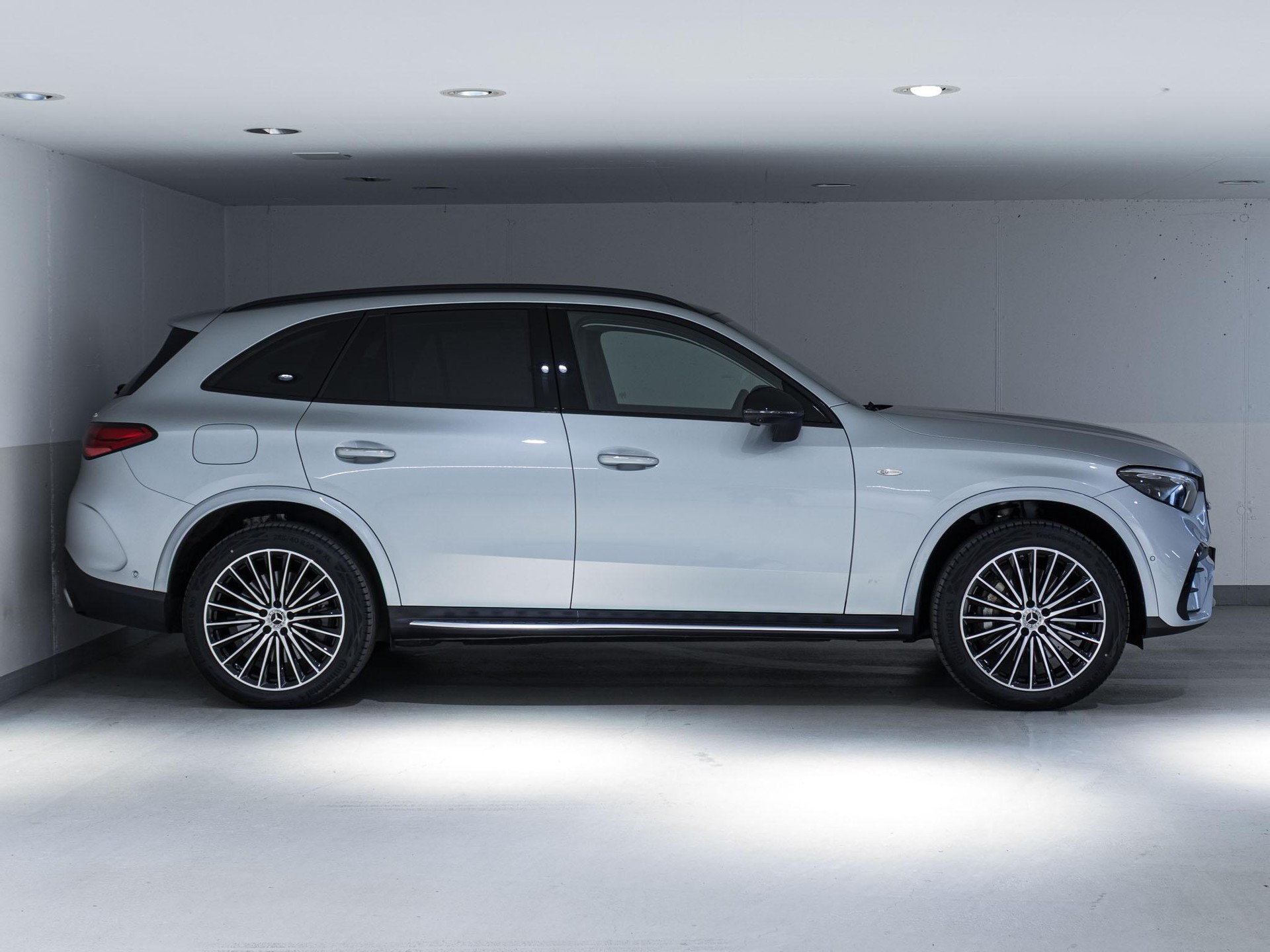 MERCEDES-BENZ GLC 300 e 4MATIC-image-1