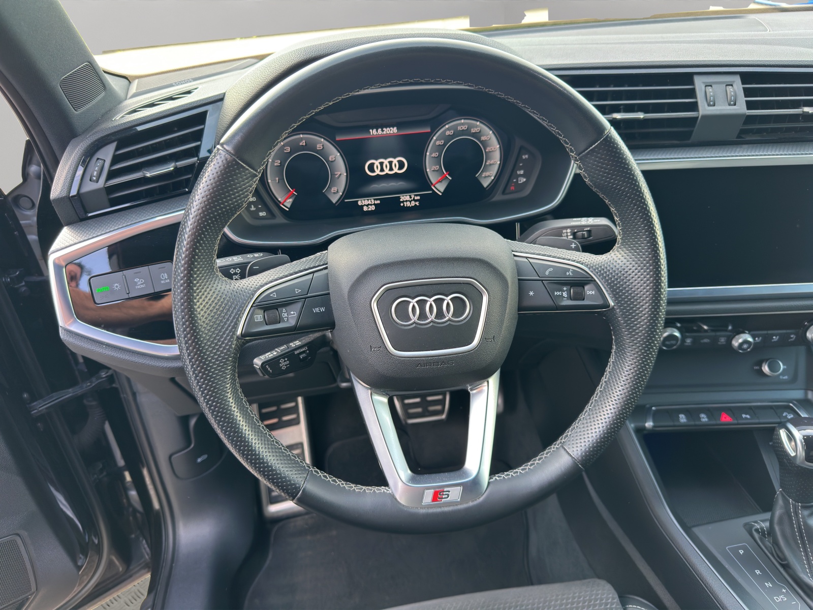AUDI Q3 45 TFSI S line quattro S-tronic-image-10