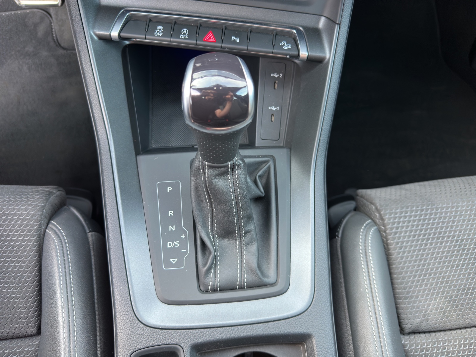 AUDI Q3 45 TFSI S line quattro S-tronic-image-12